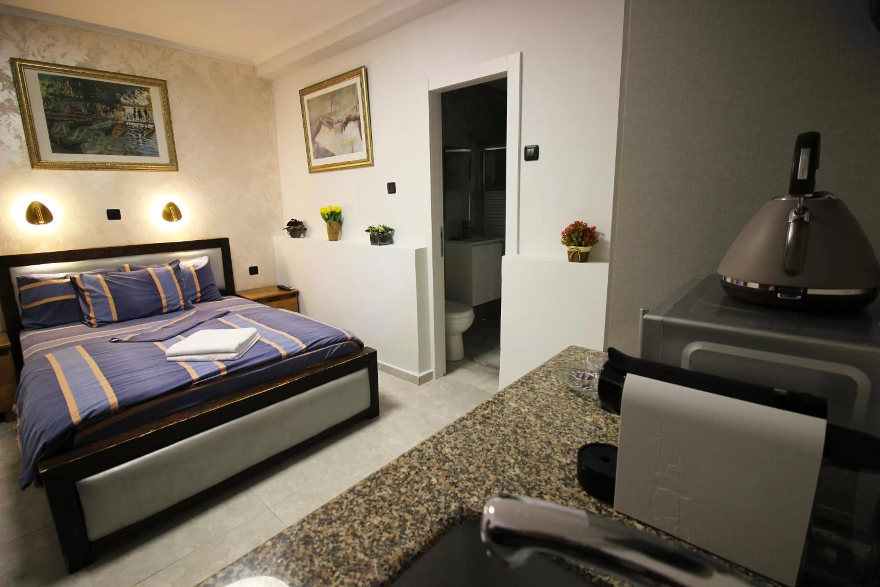 kitchen, Bed in Sunset Inn