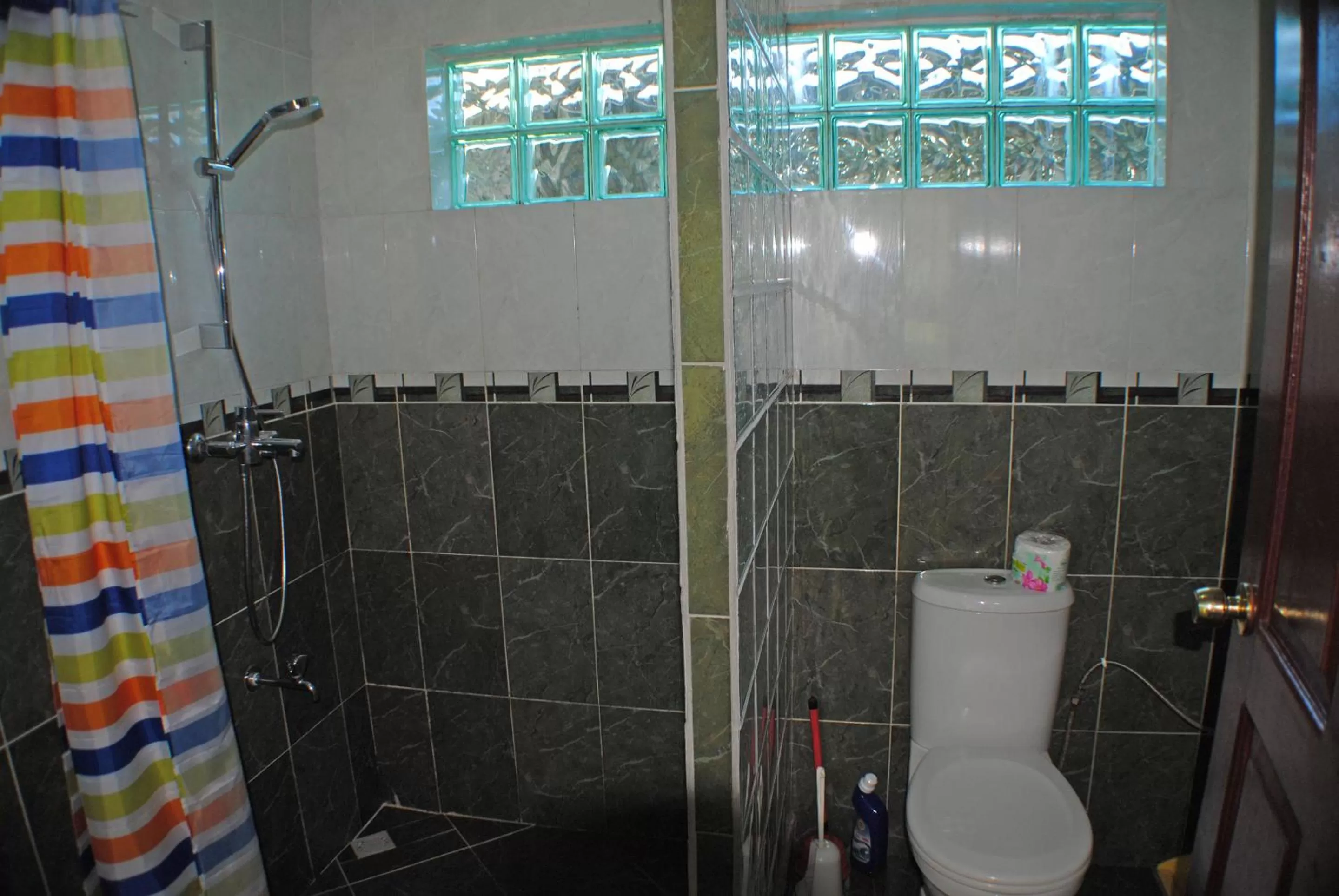 Shower, Bathroom in Joah Inn Appartementen
