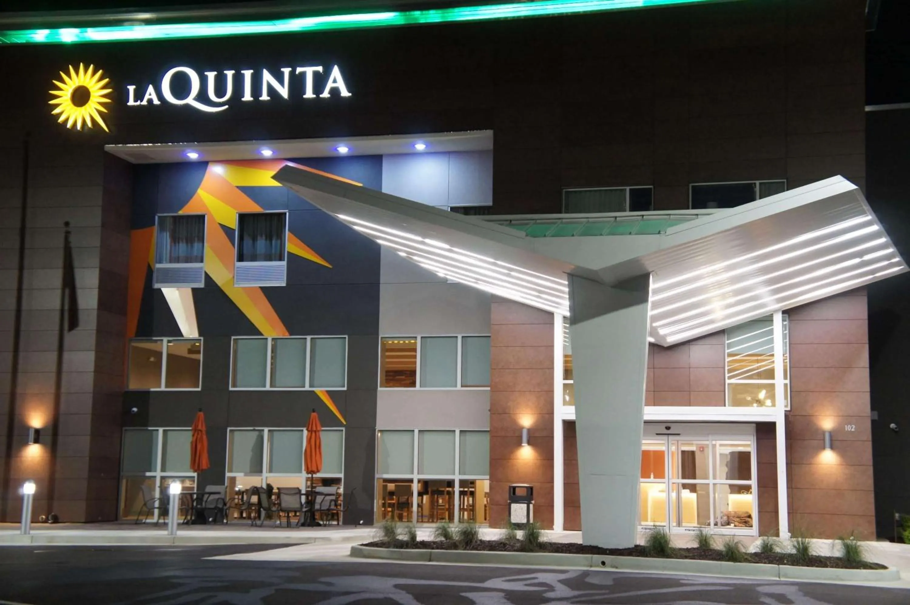 Property Building in La Quinta Inn & Suites by Wyndham Perry