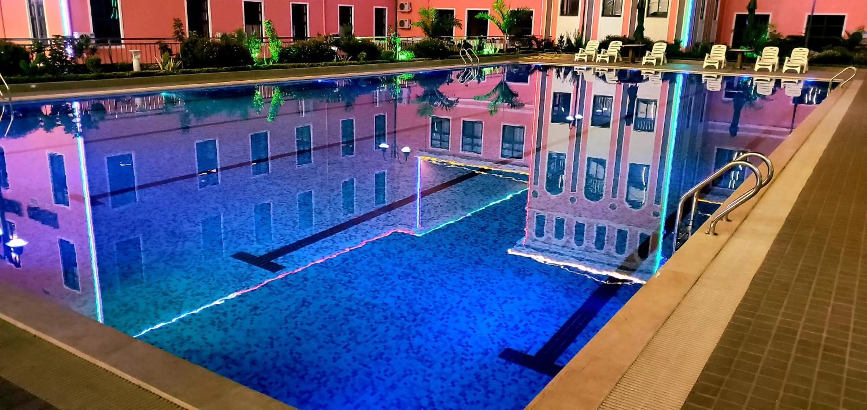 Swimming Pool in Golden Peacock Hotel Blantyre