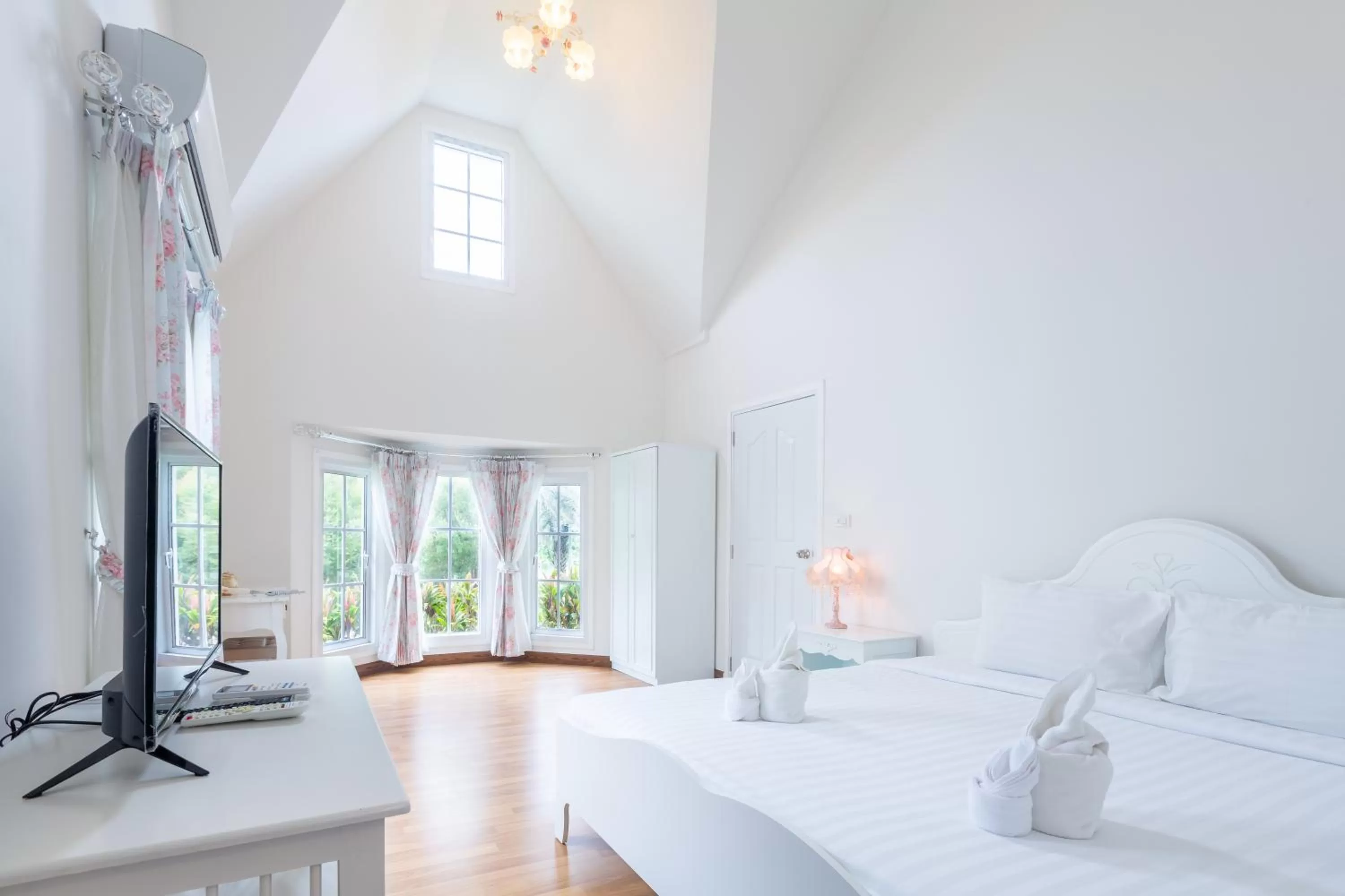 Bed in Sakarin Valley Resort