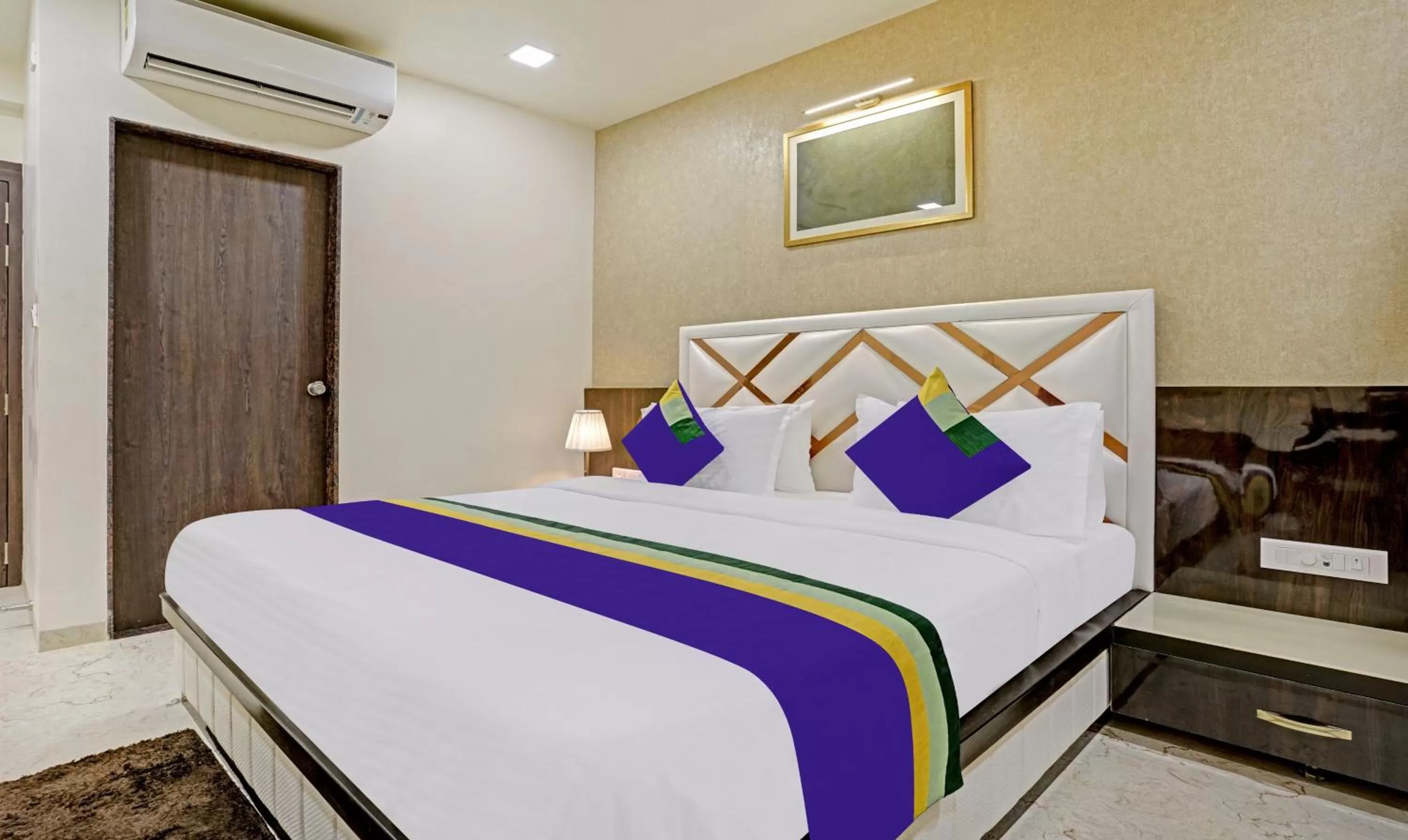 Bedroom, Bed in Treebo Premium Golden Bliss Trimurti Nagar Square