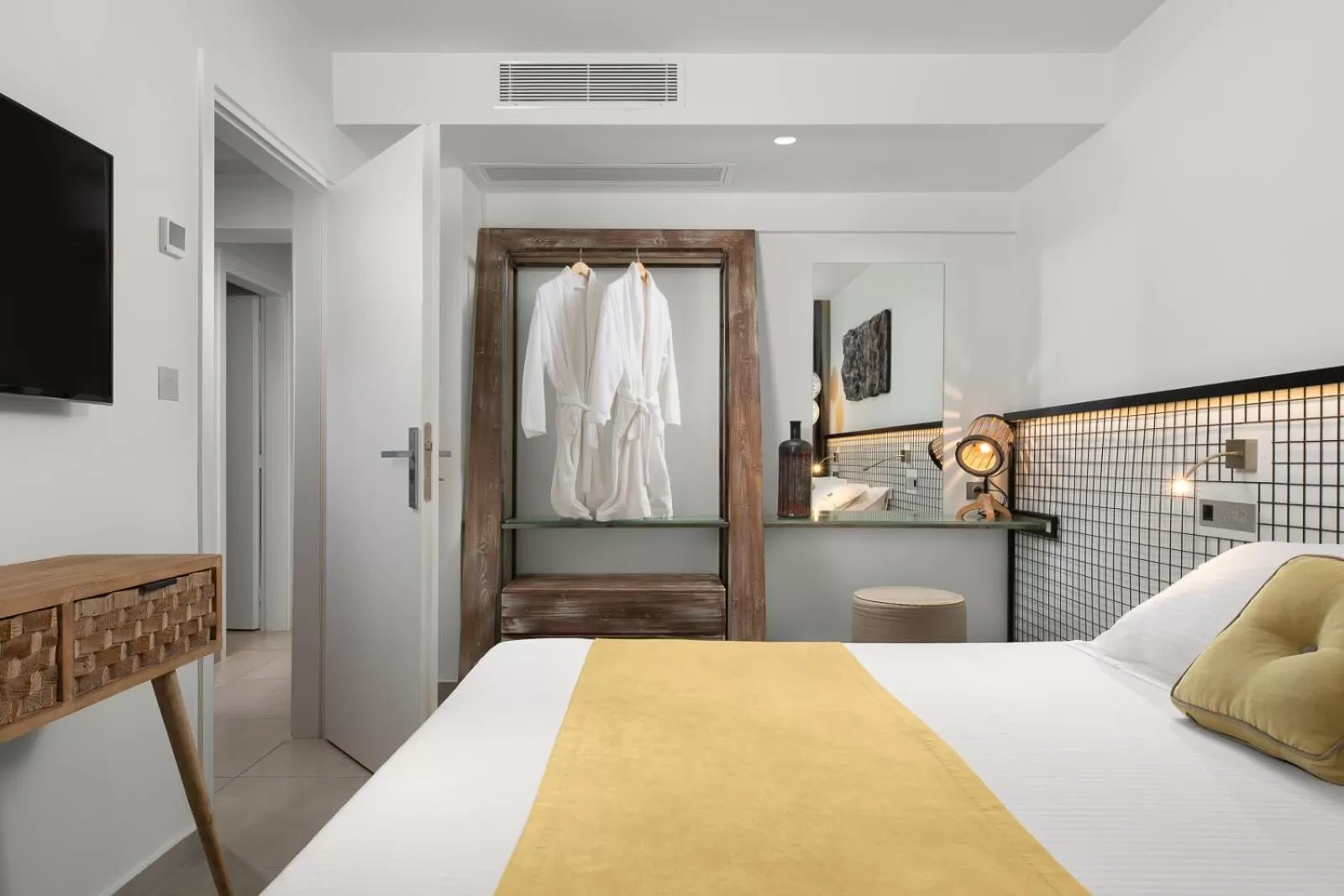 Bed in Elakati Luxury Boutique Hotel - Adults Only