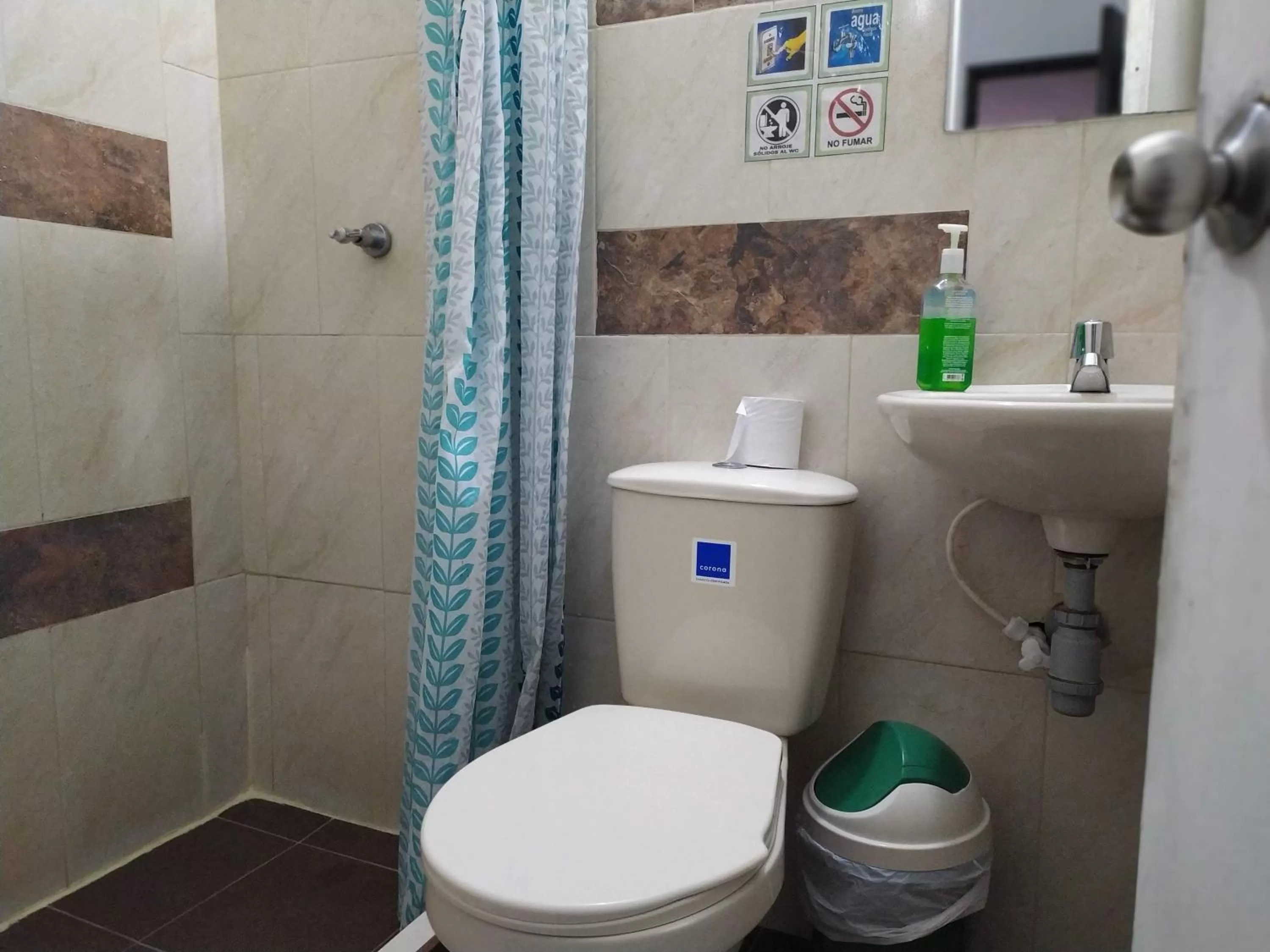 Bathroom in HOTEL LOS ÁNGELES