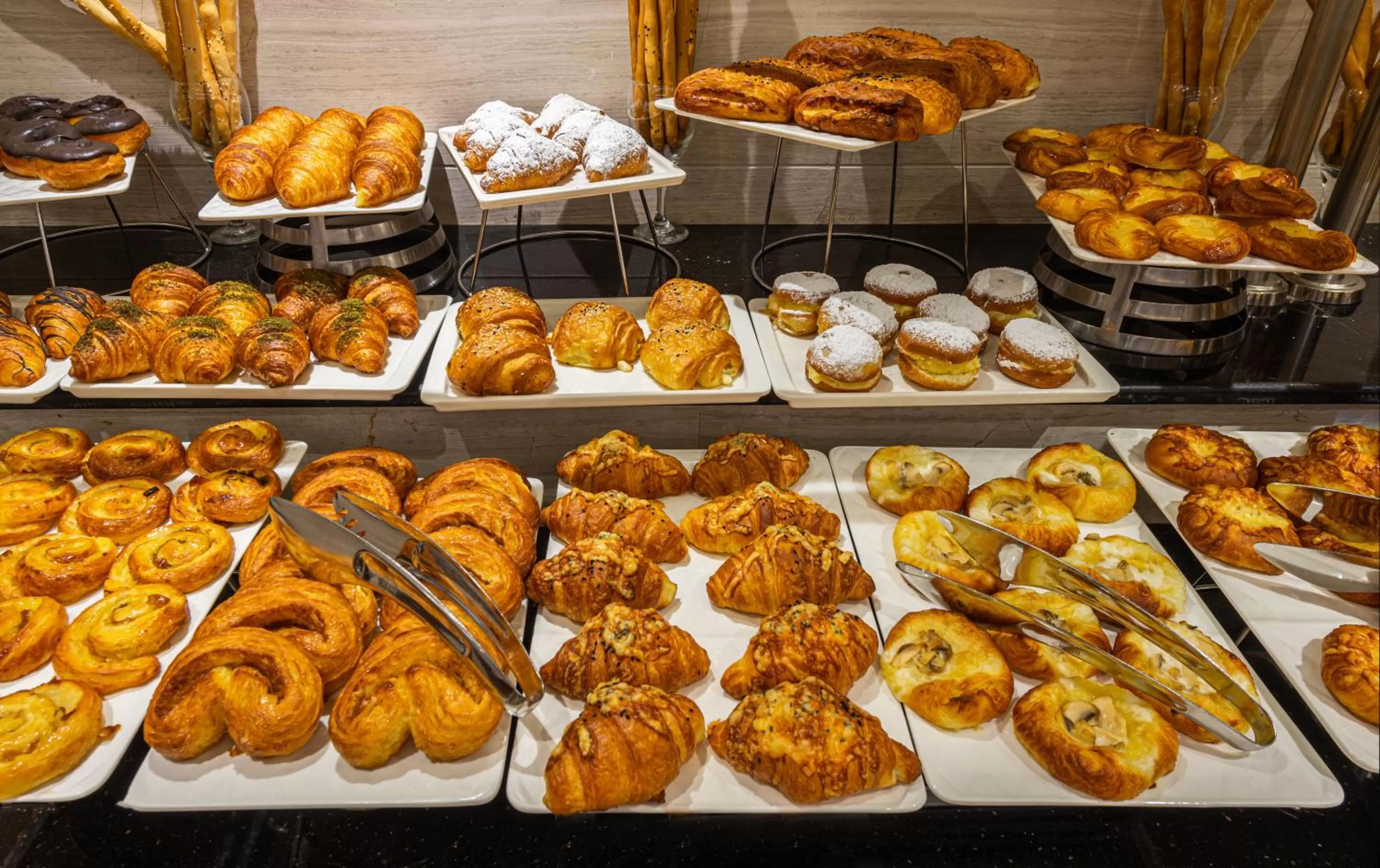 Restaurant/places to eat in Blue Diamond Hotel Jeddah