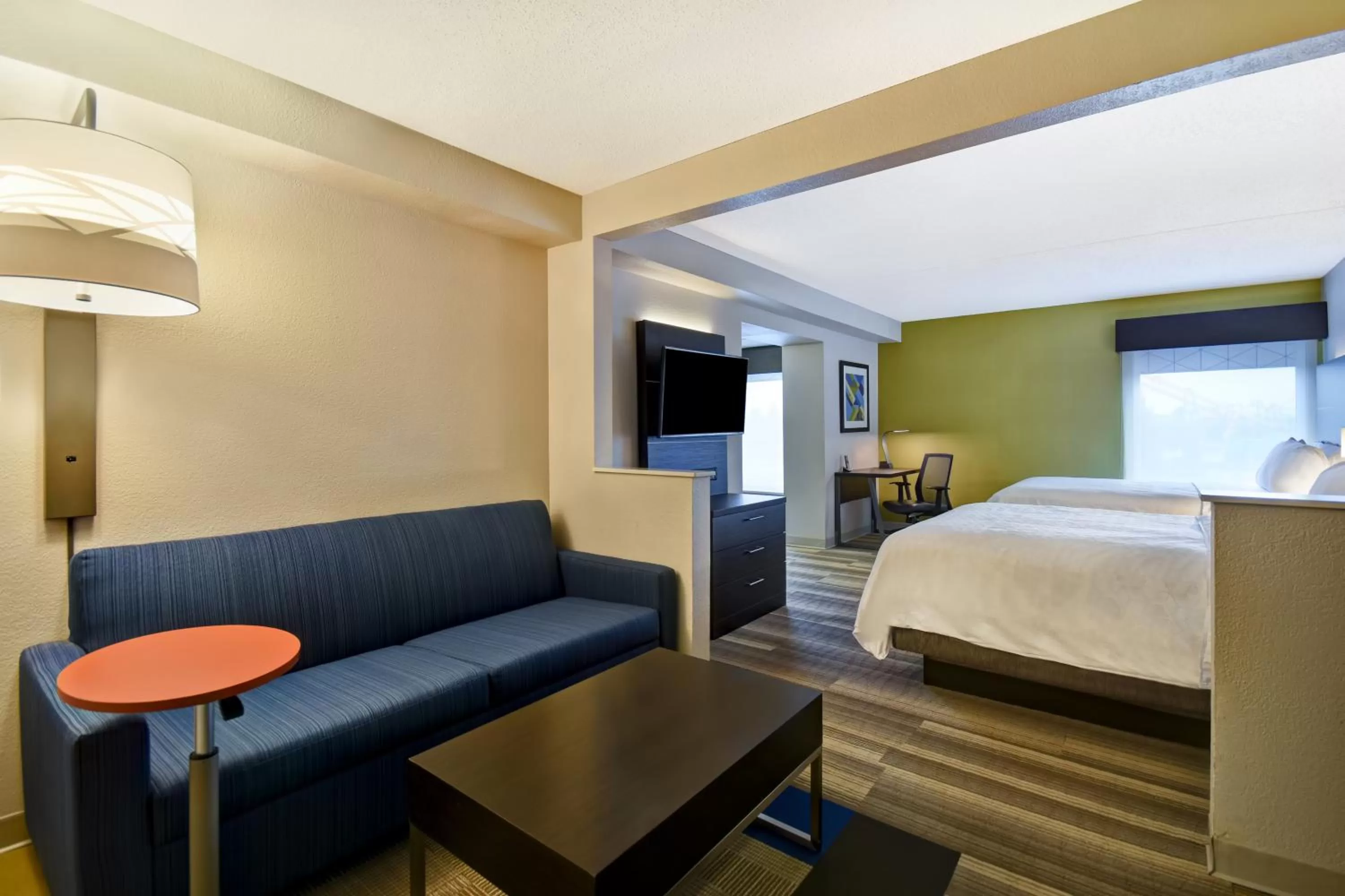 Photo of the whole room, Bed in Holiday Inn Express & Suites Allentown-Dorney Park Area by IHG