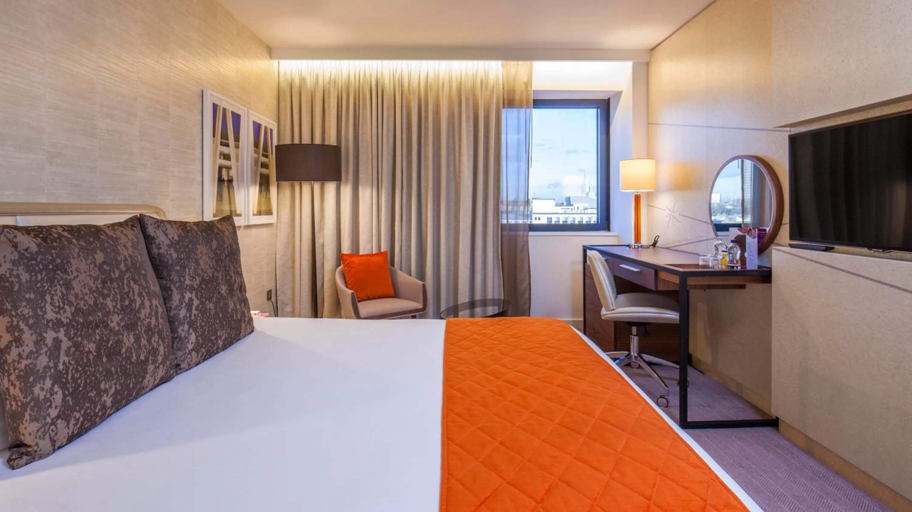 Photo of the whole room, Bed in Crowne Plaza London Kings Cross by IHG