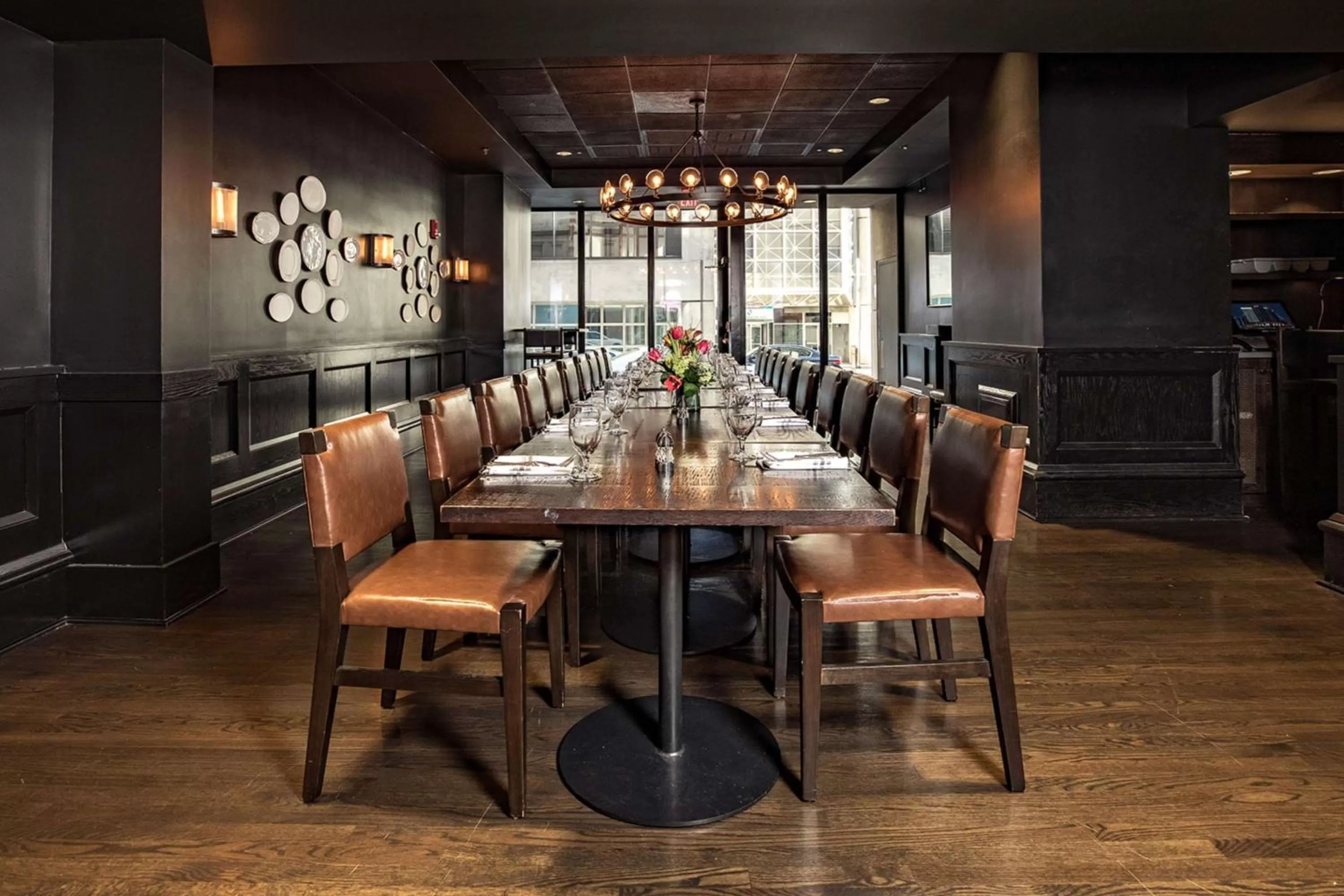 Restaurant/places to eat in Hotel Phillips Kansas City, Curio Collection By Hilton