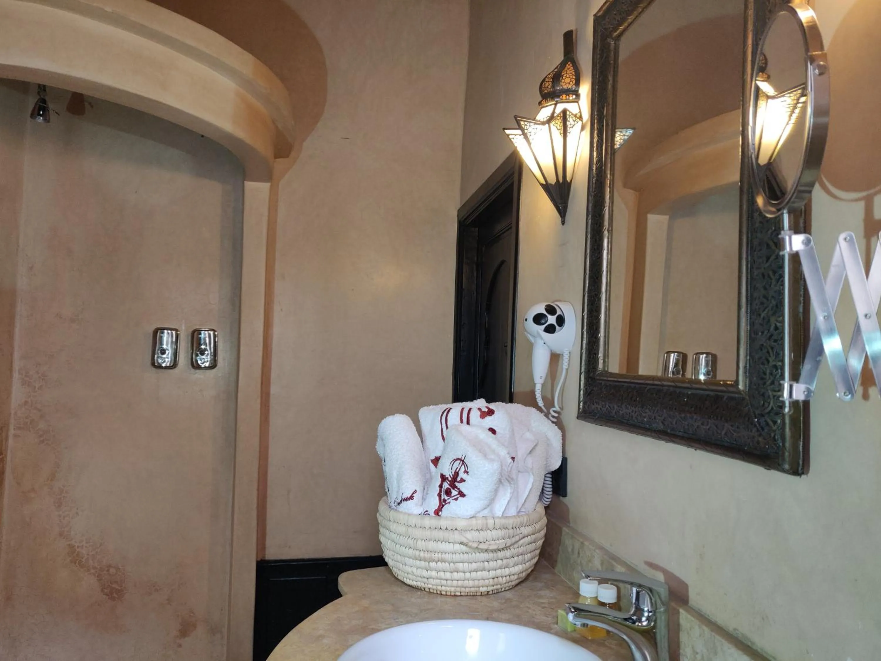 Bathroom in Riad Dar Foundouk and Spa