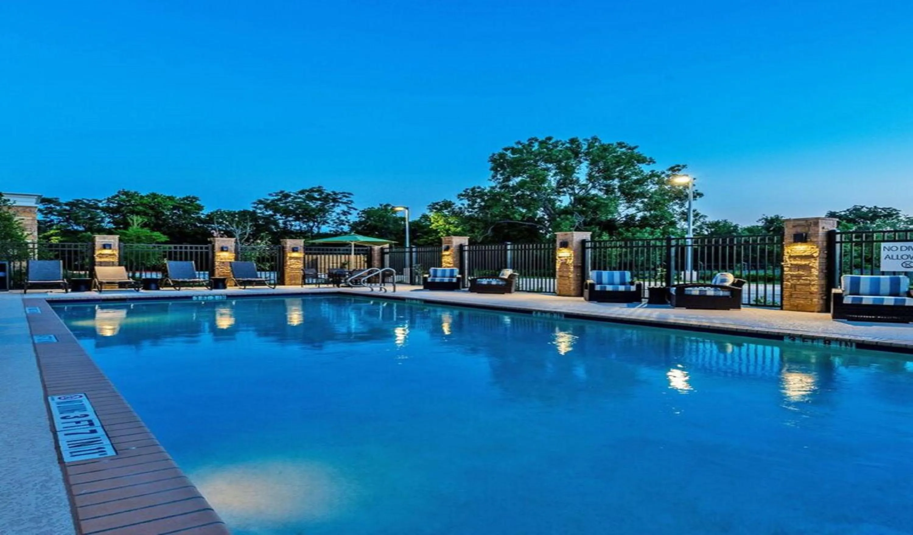 Swimming pool in Holiday Inn Austin Airport by IHG