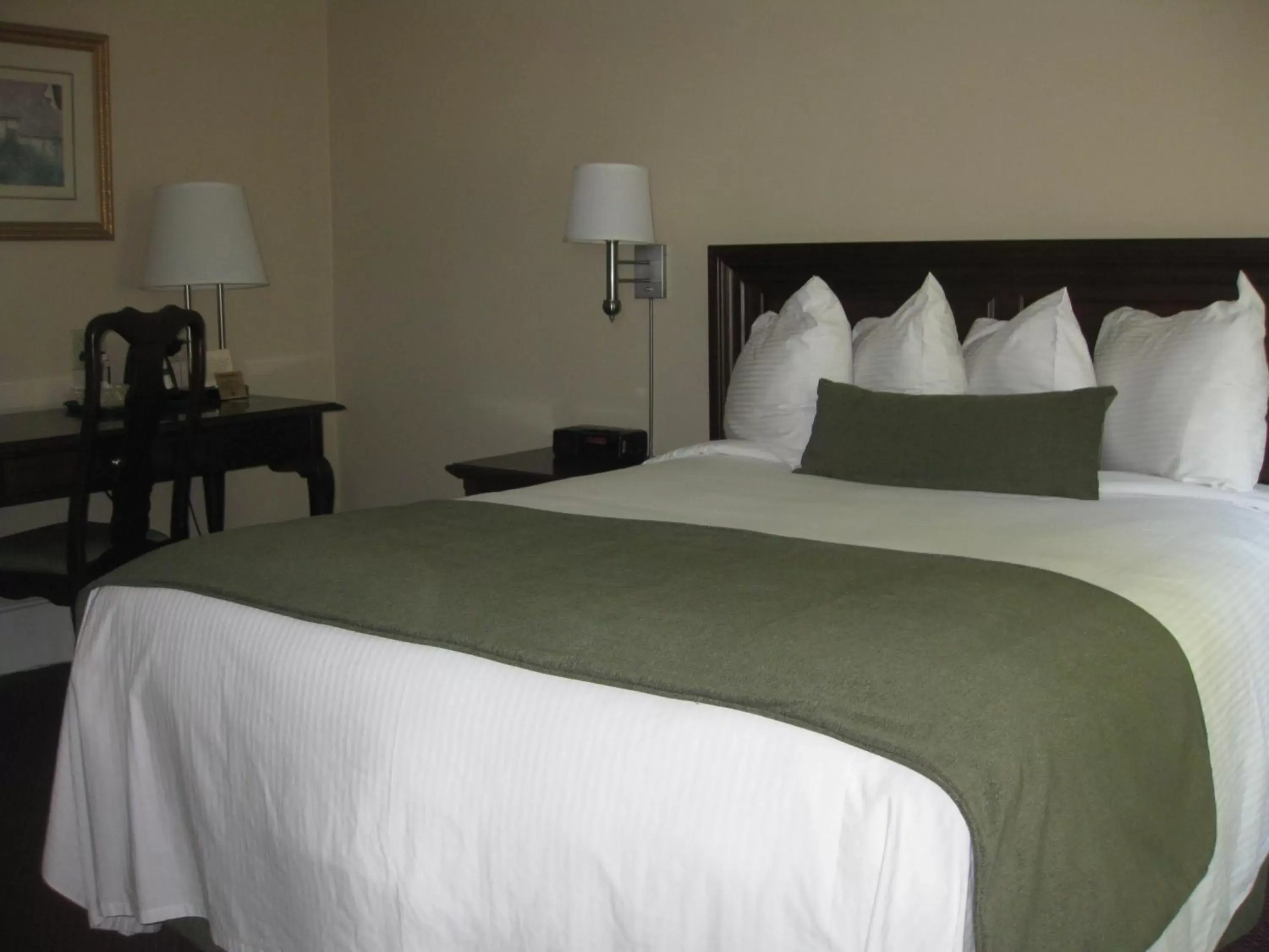 Queen Room in Glynmill Inn Queen Room in Glynmill Inn