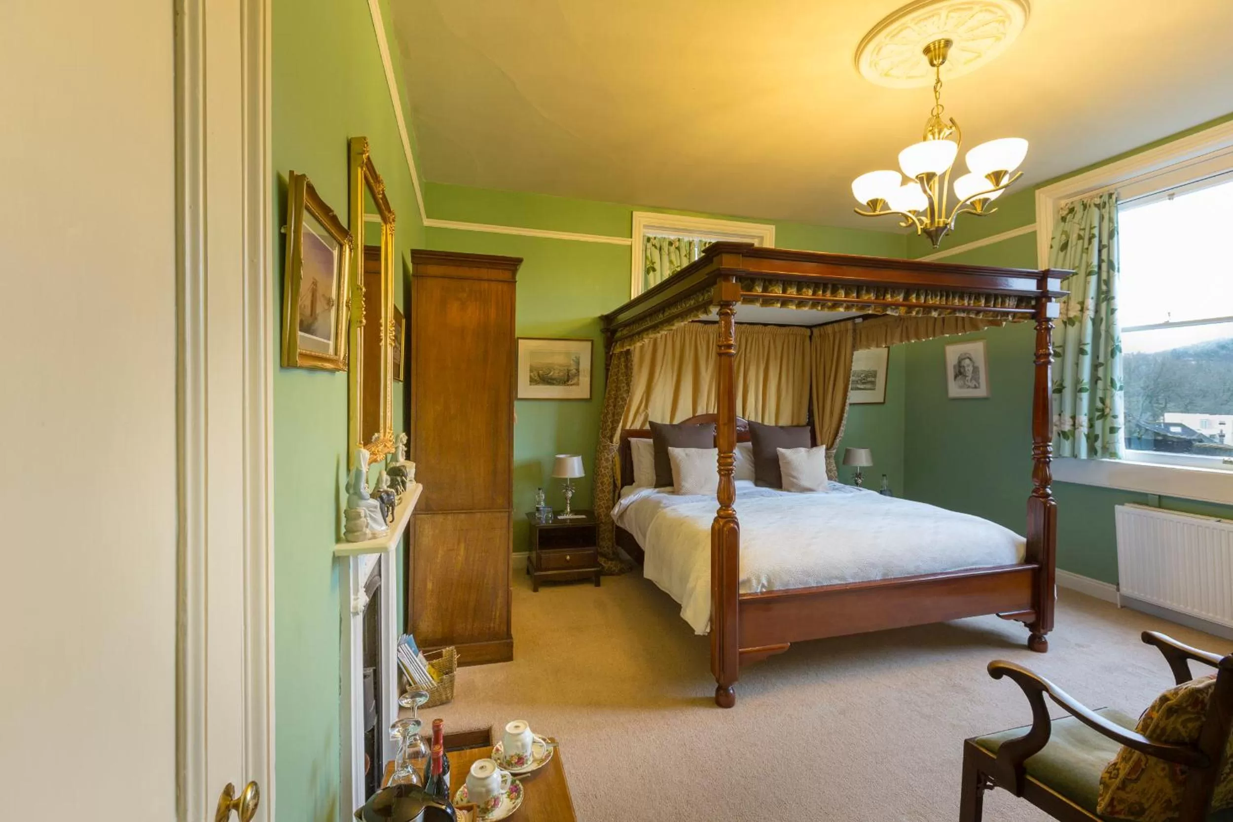 Photo of the whole room, Bed in Grosvenor Villa
