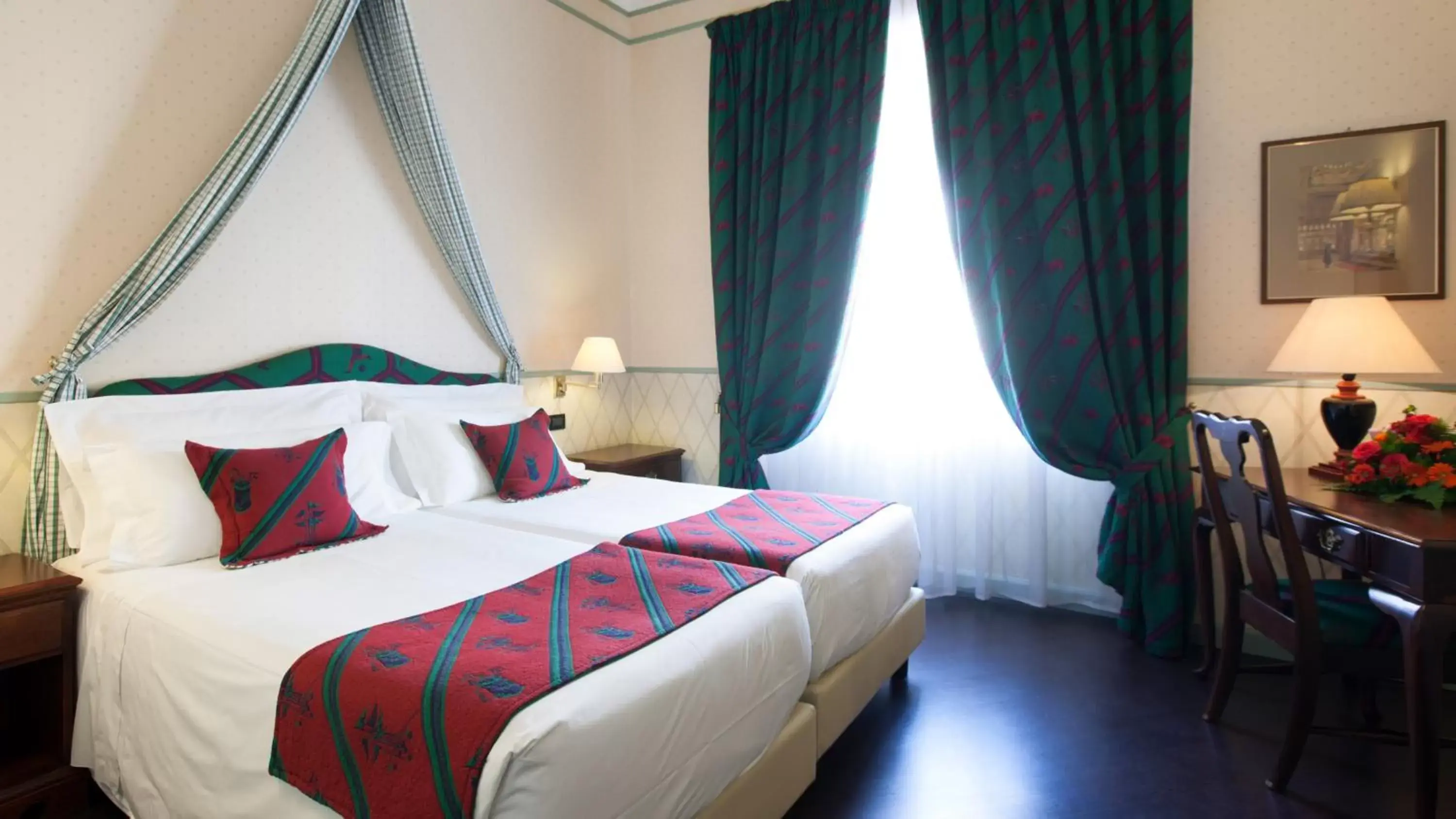 Deluxe Twin Room in Hotel Victoria & Iside Spa Deluxe Twin Room in Hotel Victoria & Iside Spa