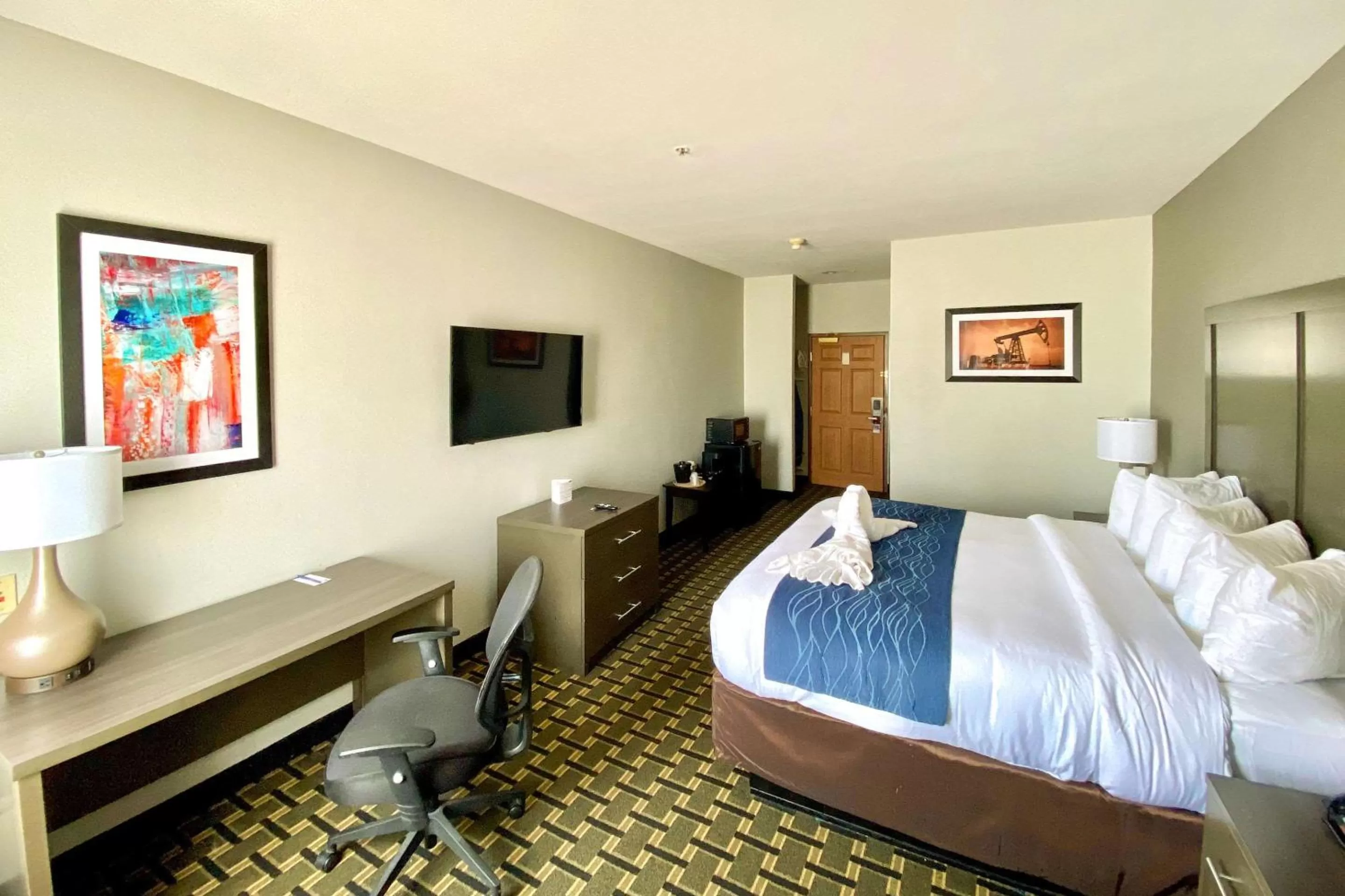 Photo of the whole room, Bed in Comfort Inn Owasso – Tulsa