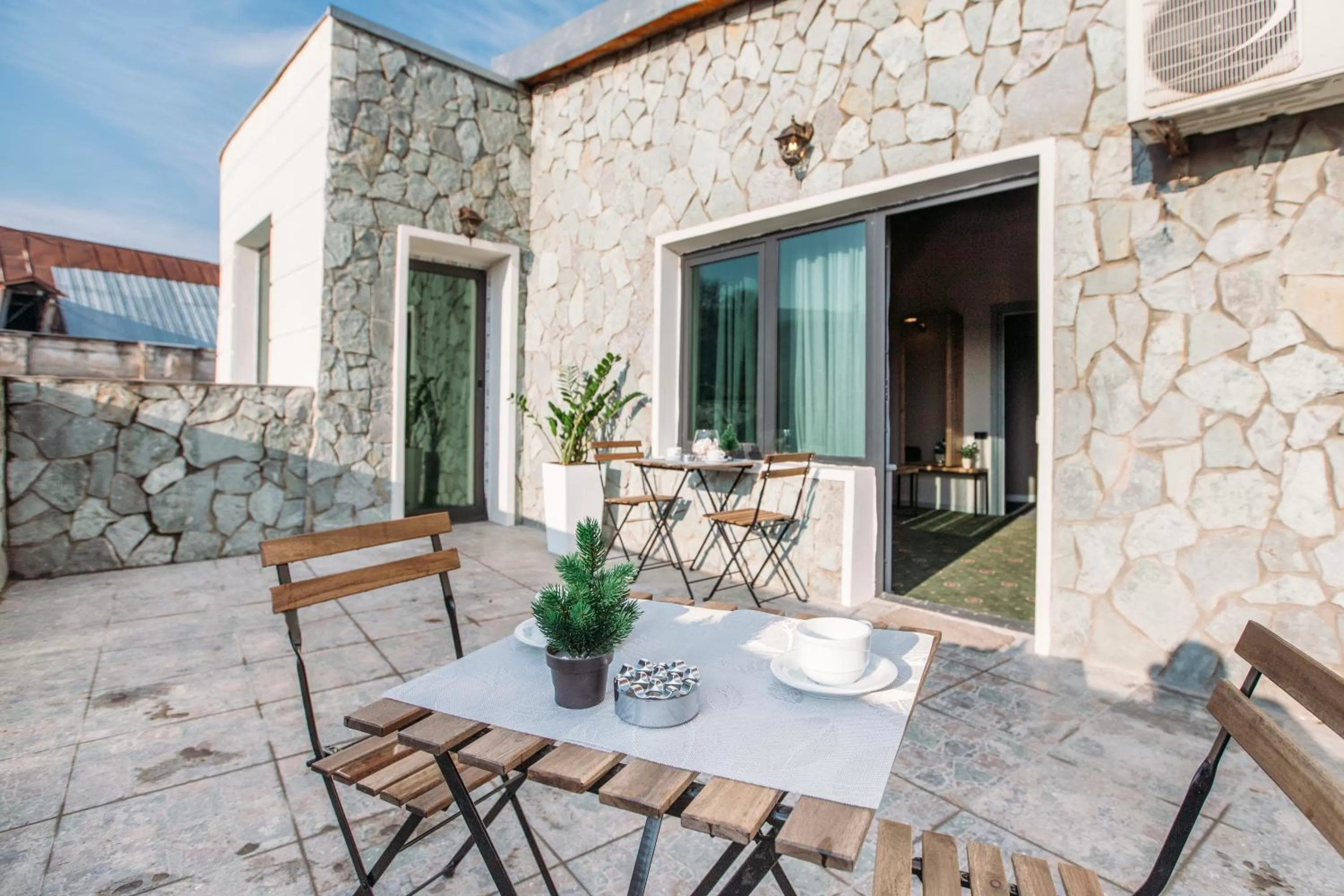 Day in Old Side Corner