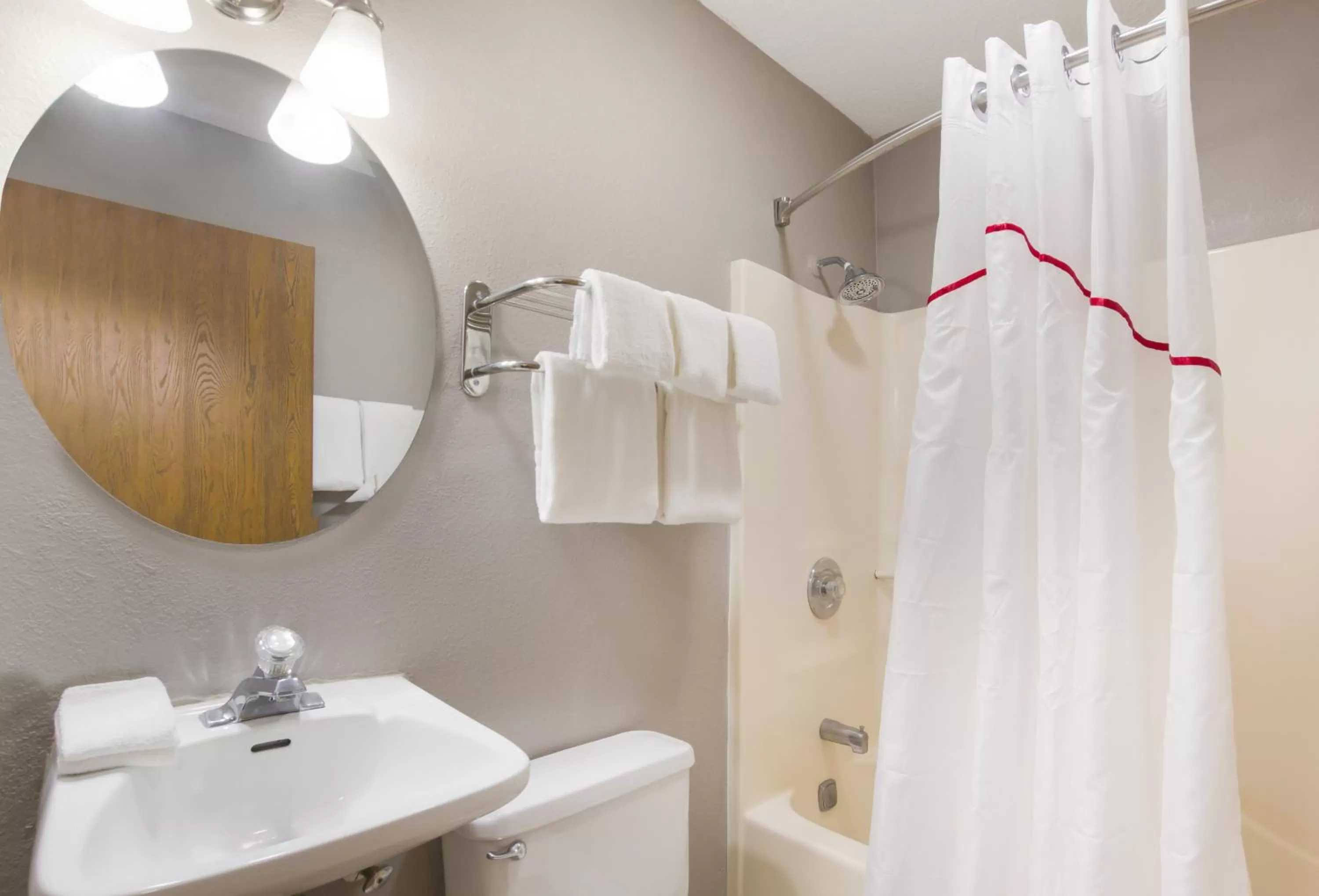 Bathroom in Red Roof Inn Lawrenceburg