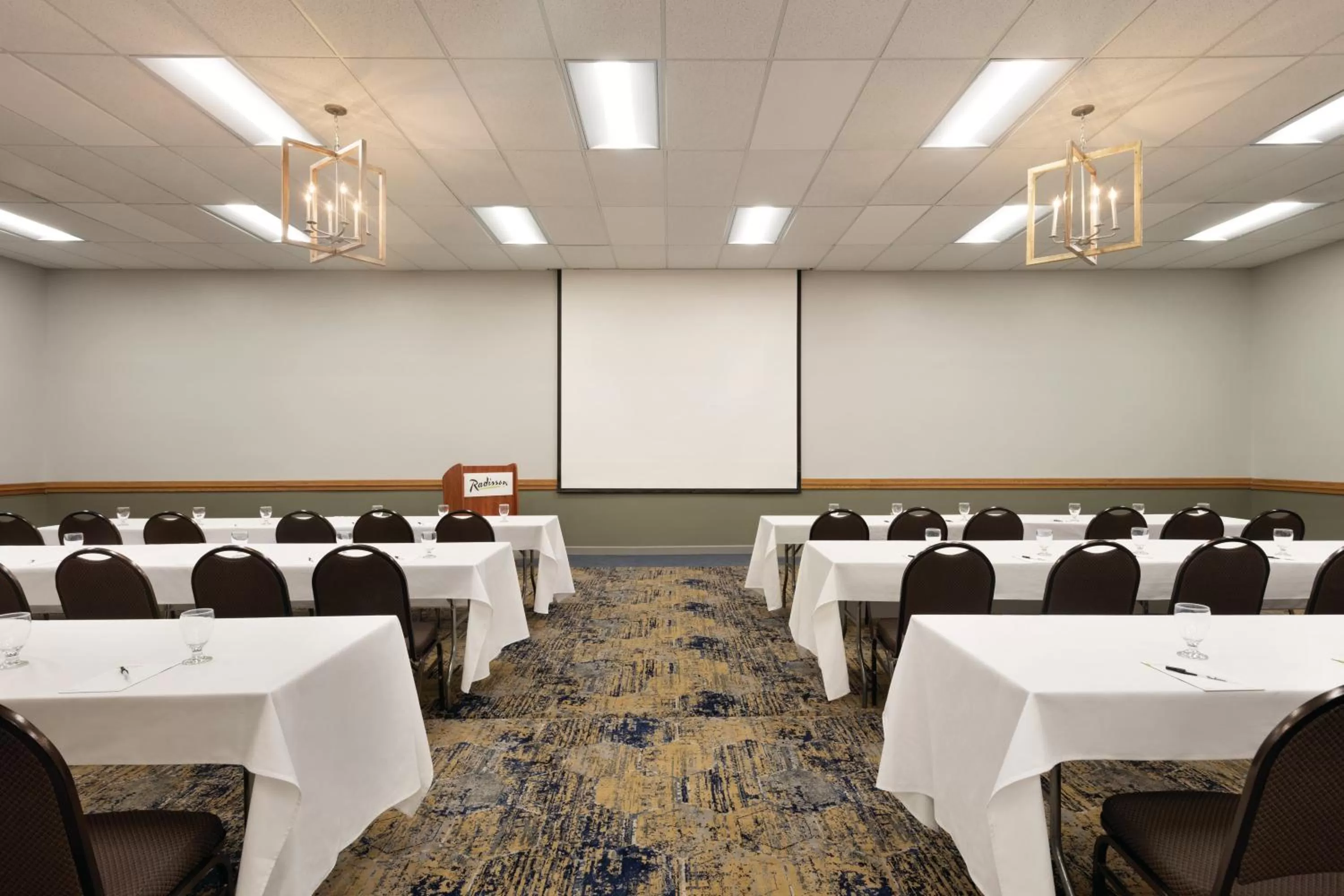 Meeting/conference room in Radisson Hotel Ames Conference Center at ISU