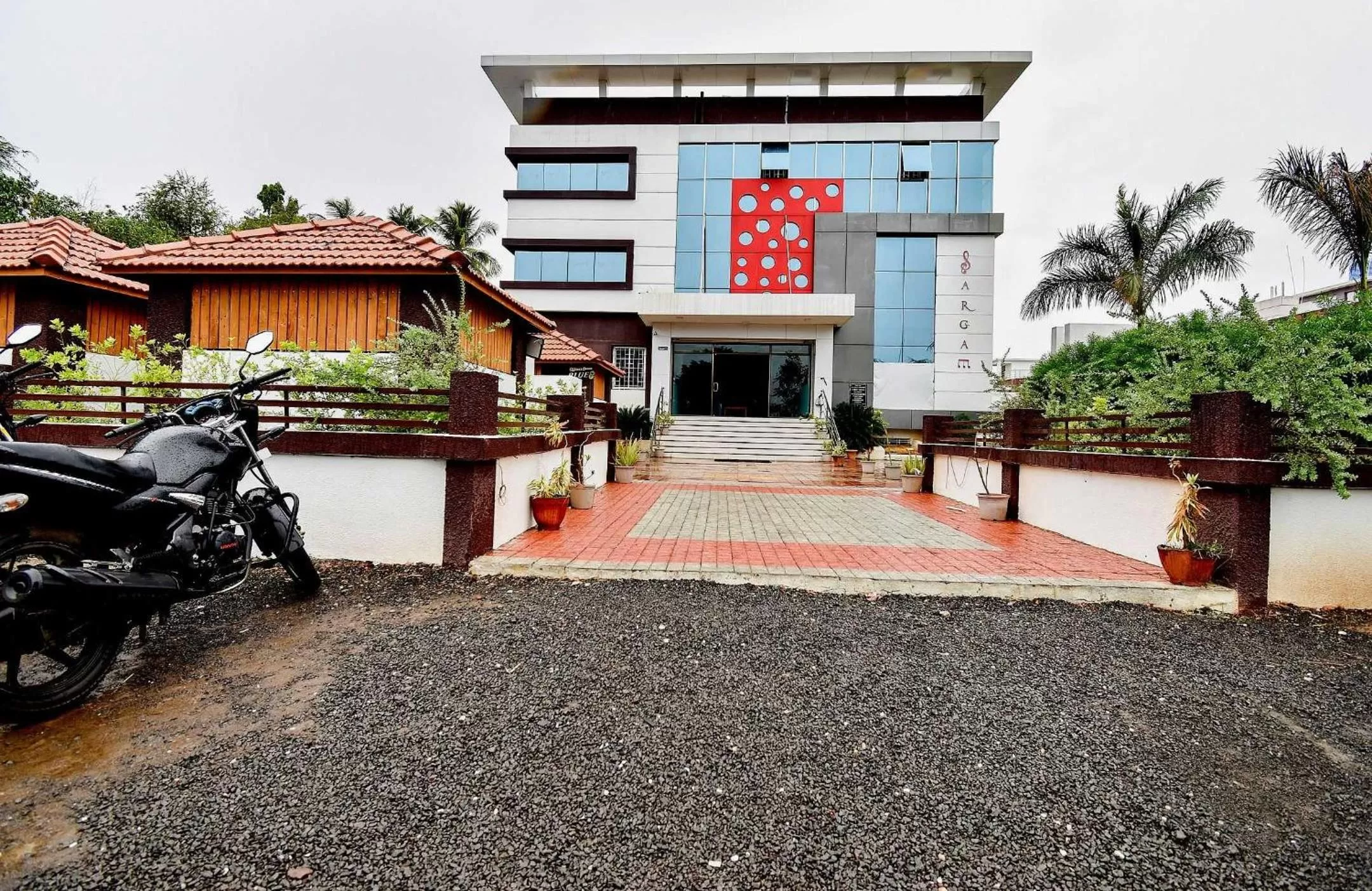 Facade/entrance, Property Building in OYO Flagship 43302 Hotel Sargam