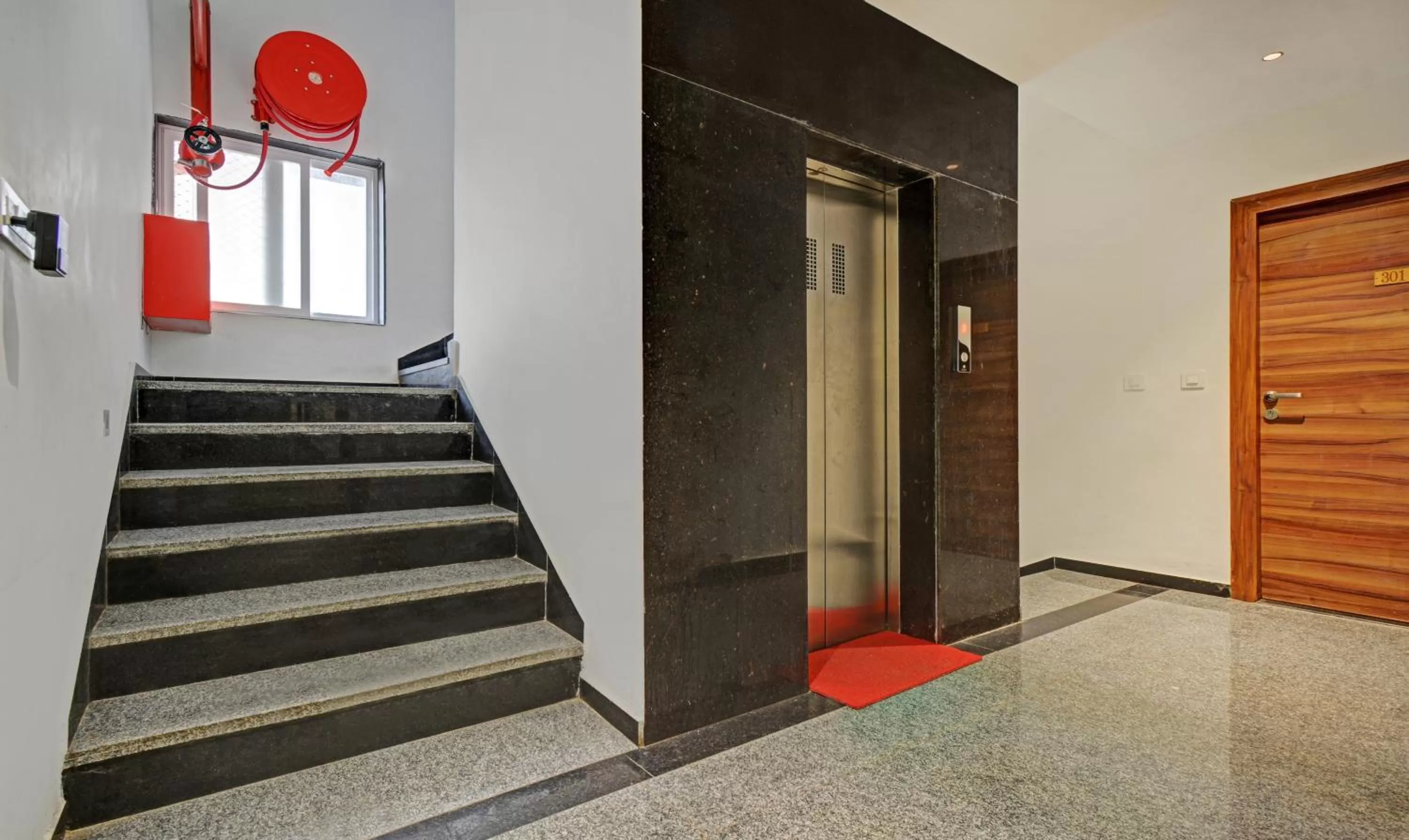 elevator in Tripli Hotels Le Shelton