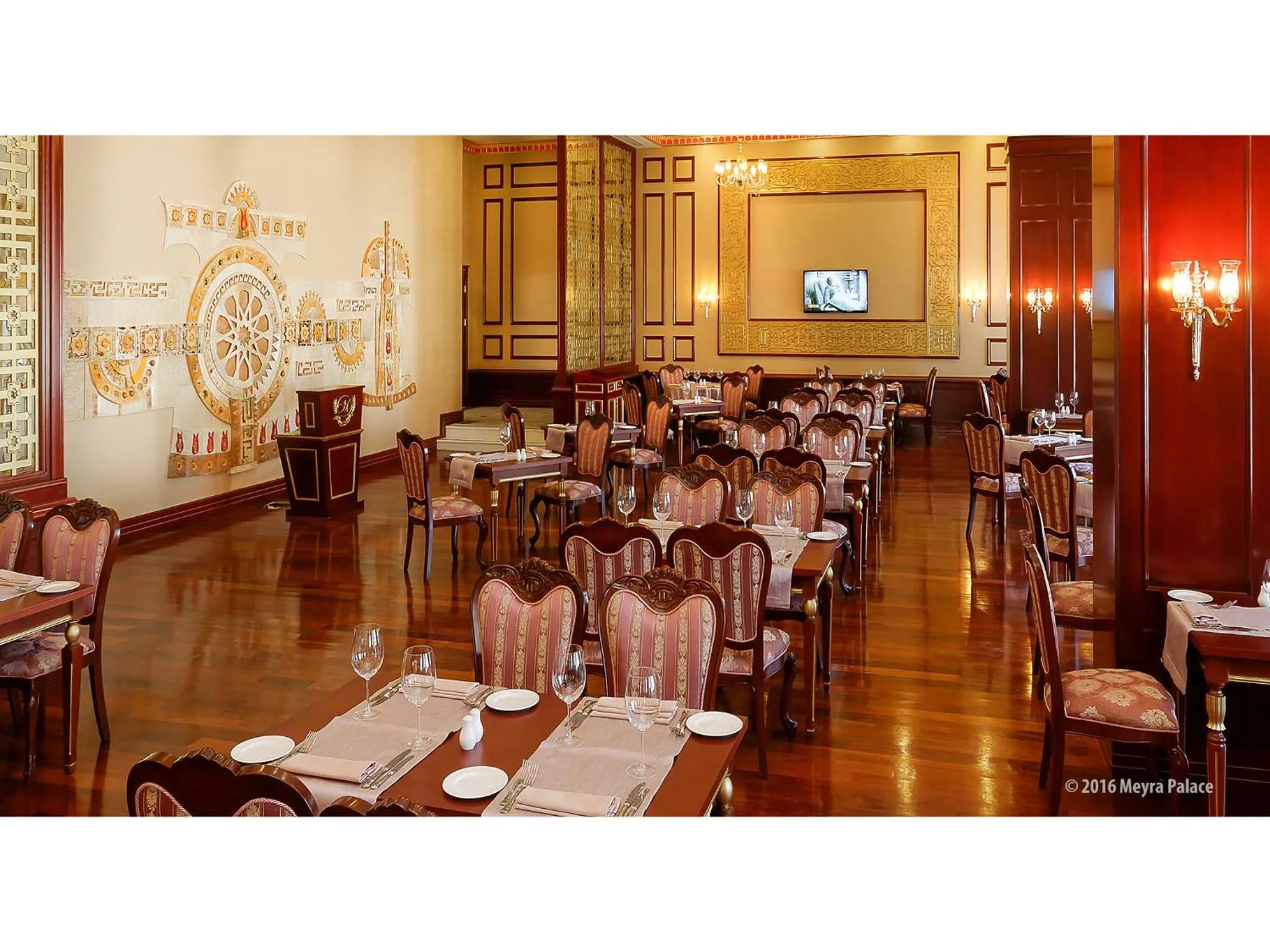 Restaurant/places to eat in Meyra Palace