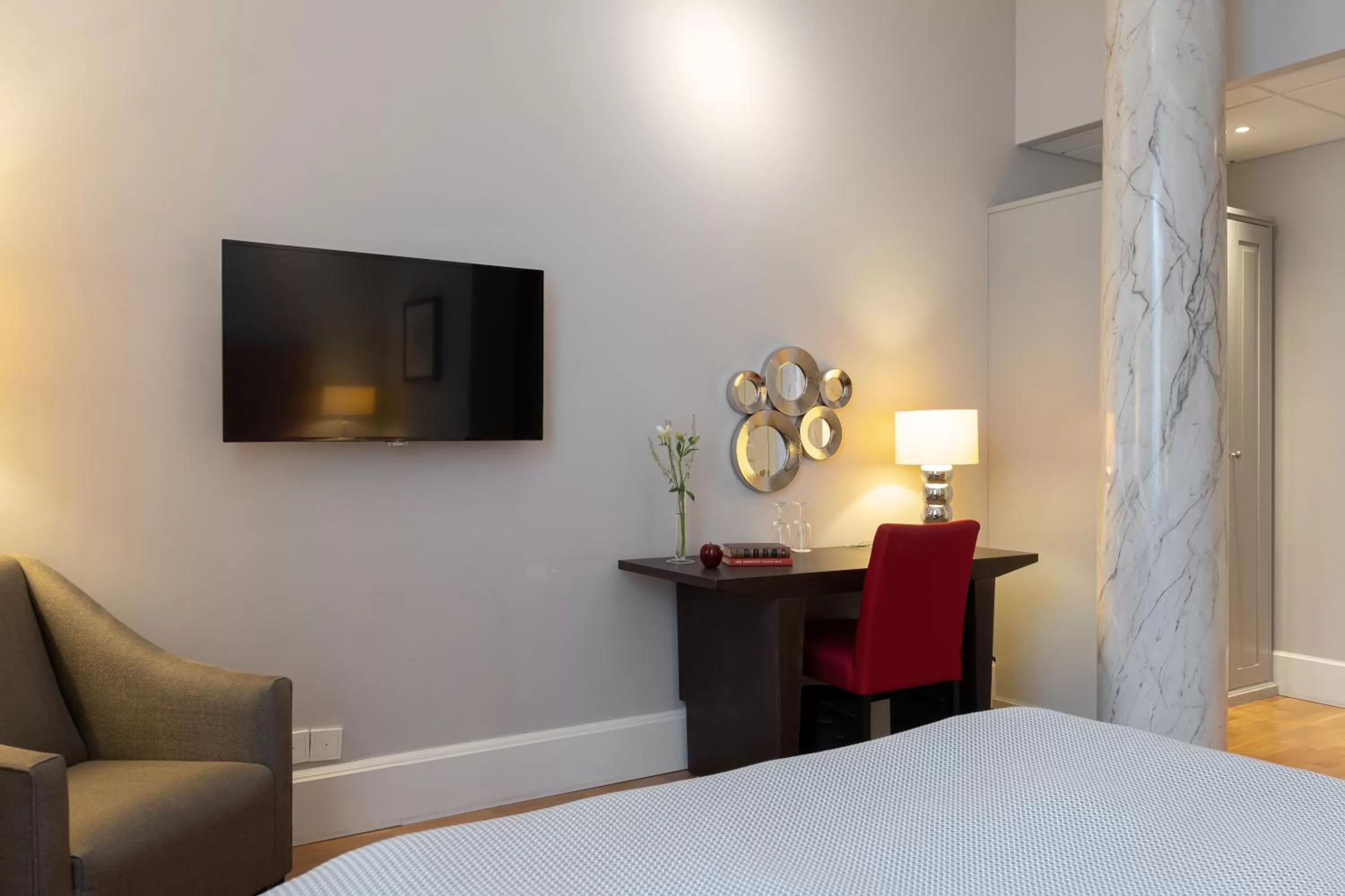 Photo of the whole room, Bed in Elite Stadshotellet Västerås