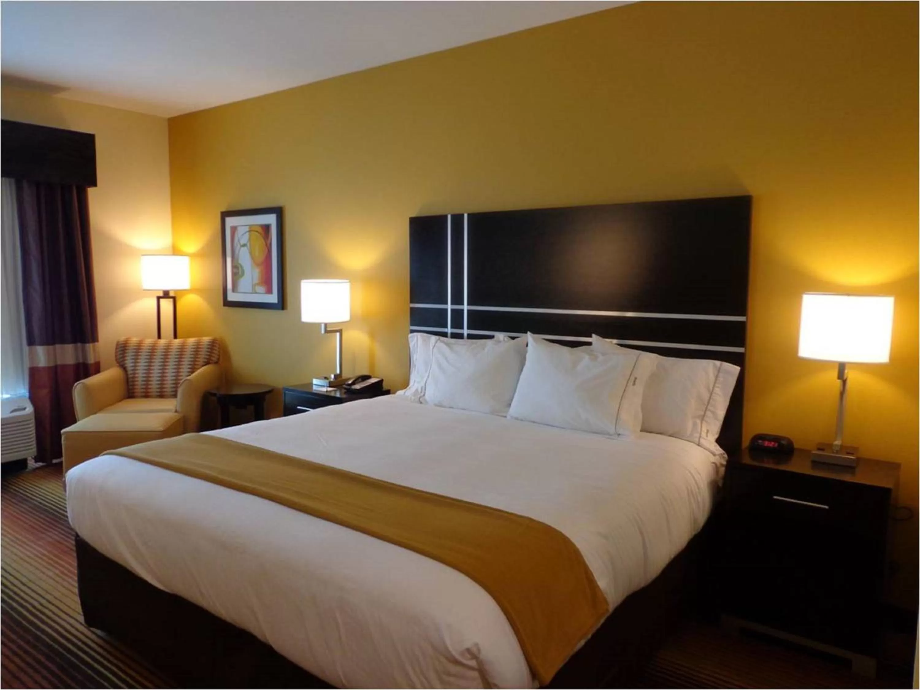 Photo of the whole room, Bed in Holiday Inn Express Hotel & Suites Prattville South by IHG