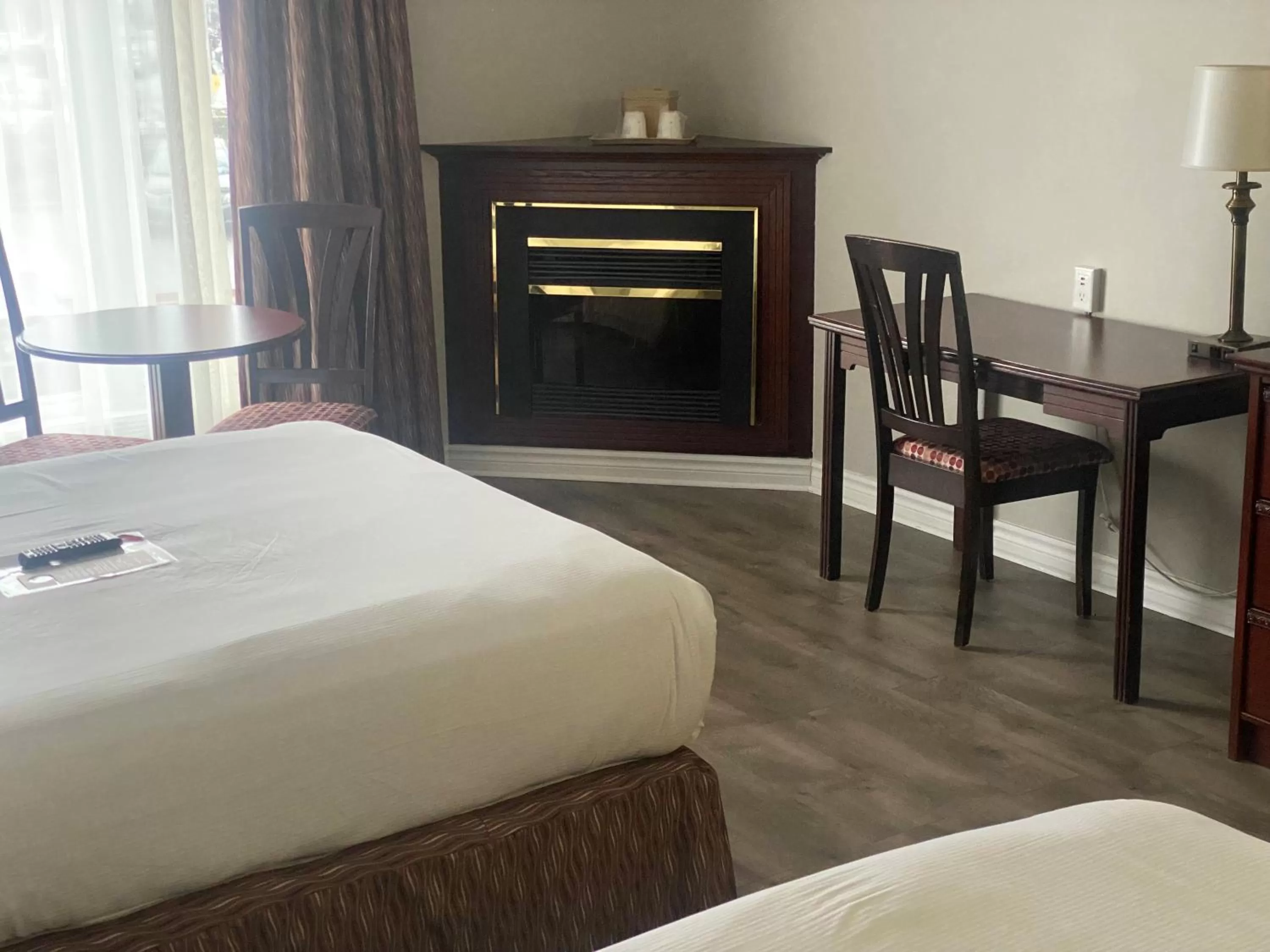 Bedroom, Bed in Ramada Plaza by Wyndham Gatineau/Manoir du Casino