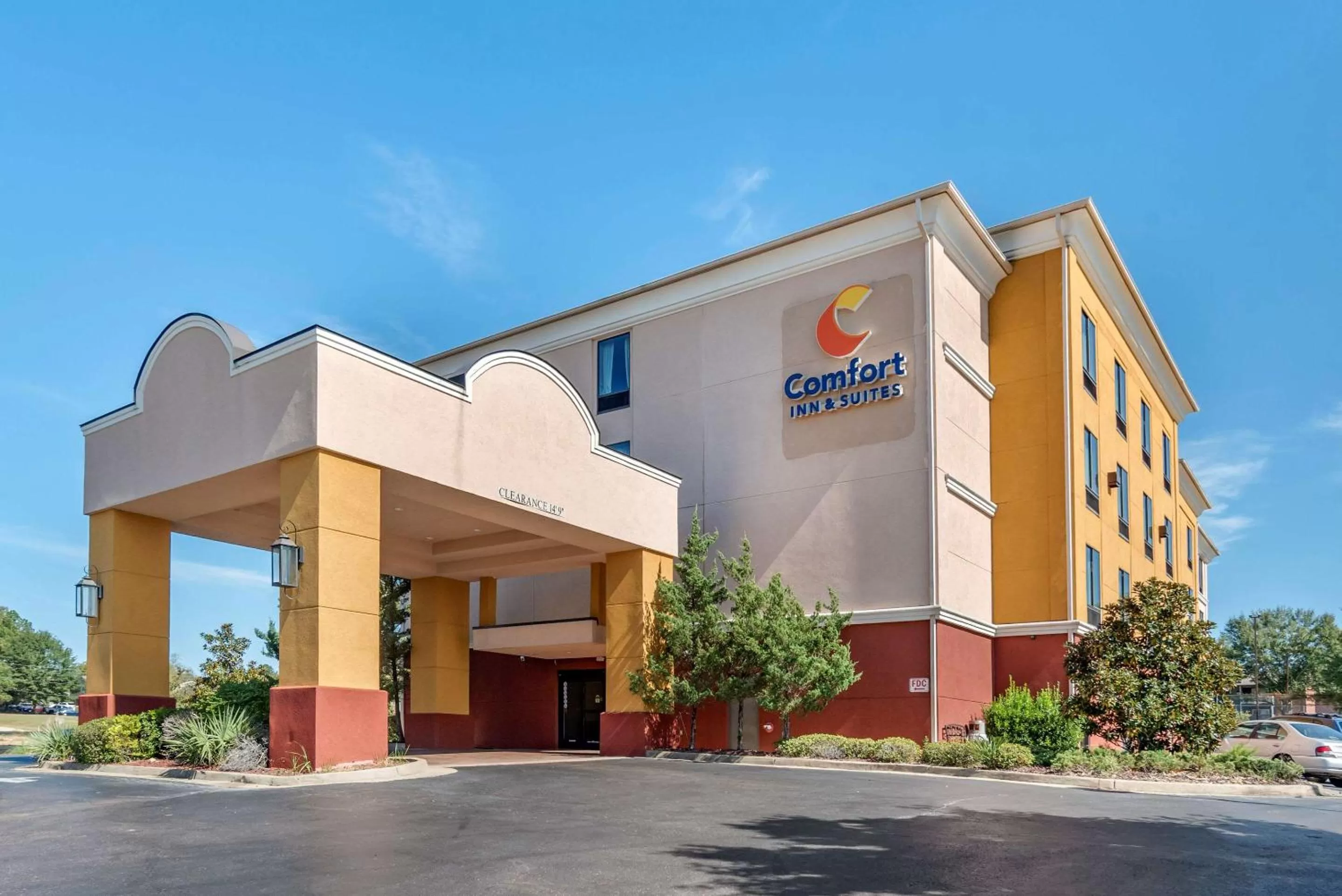 Property building in Comfort Inn & Suites Clinton - Jackson West