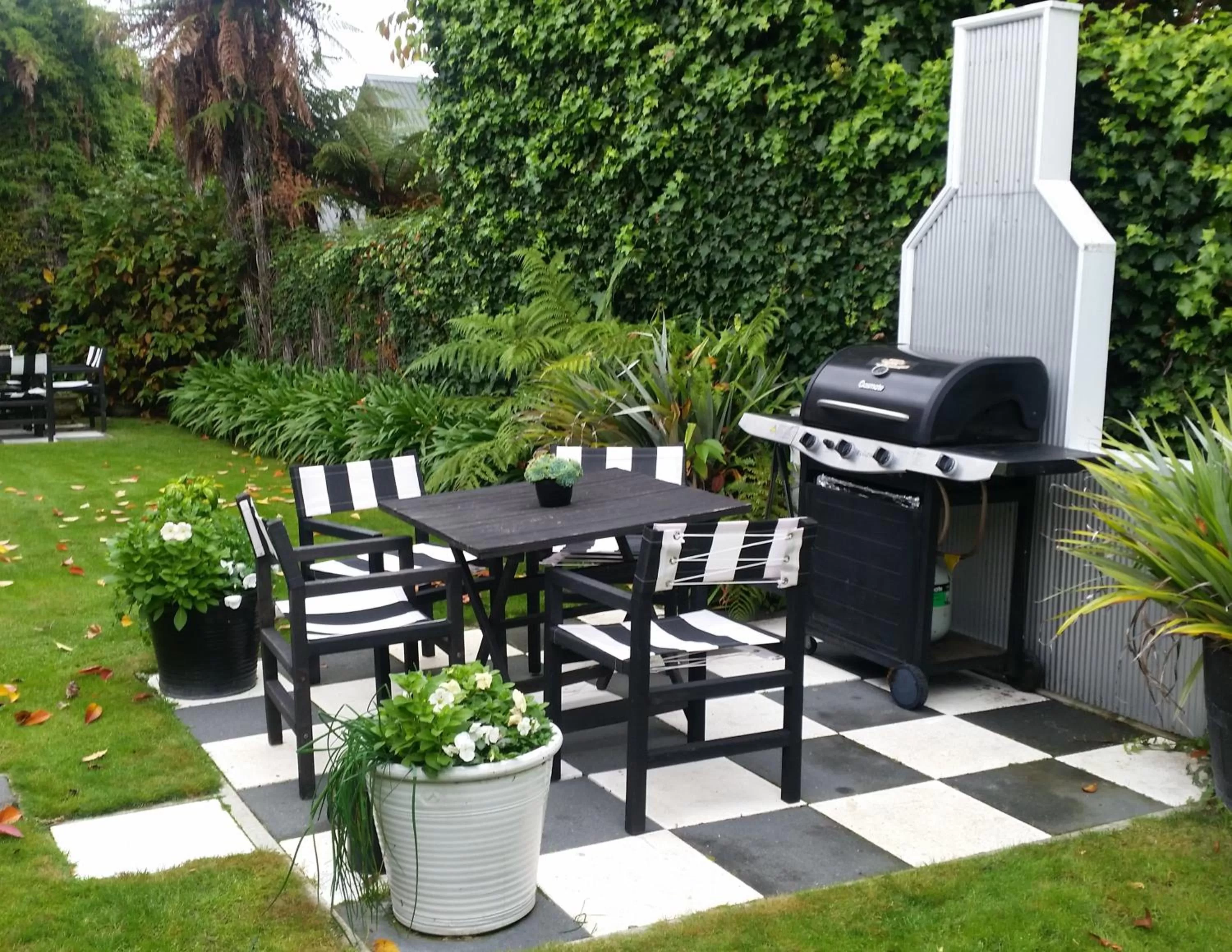 BBQ facilities in The Lake Motel