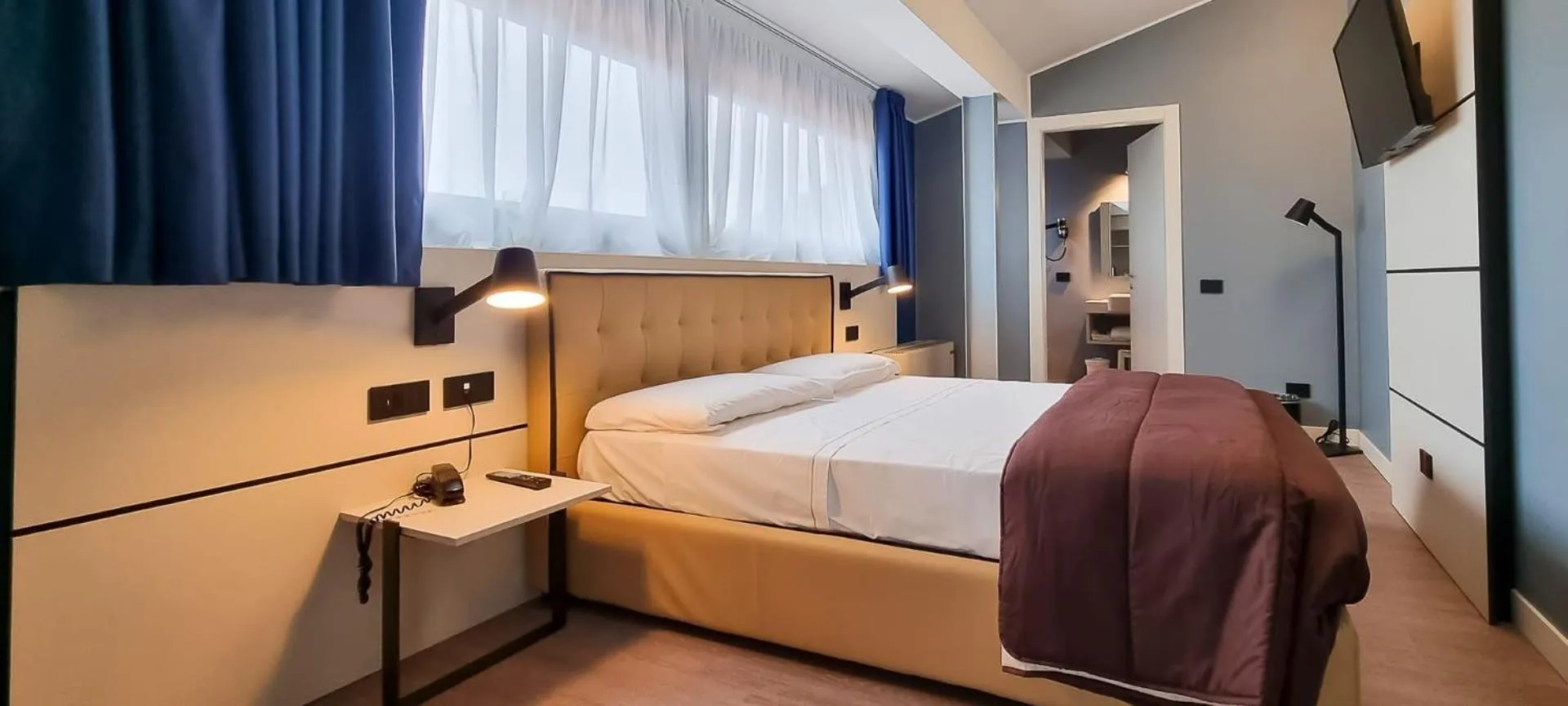 Bed in Hotel Puccini