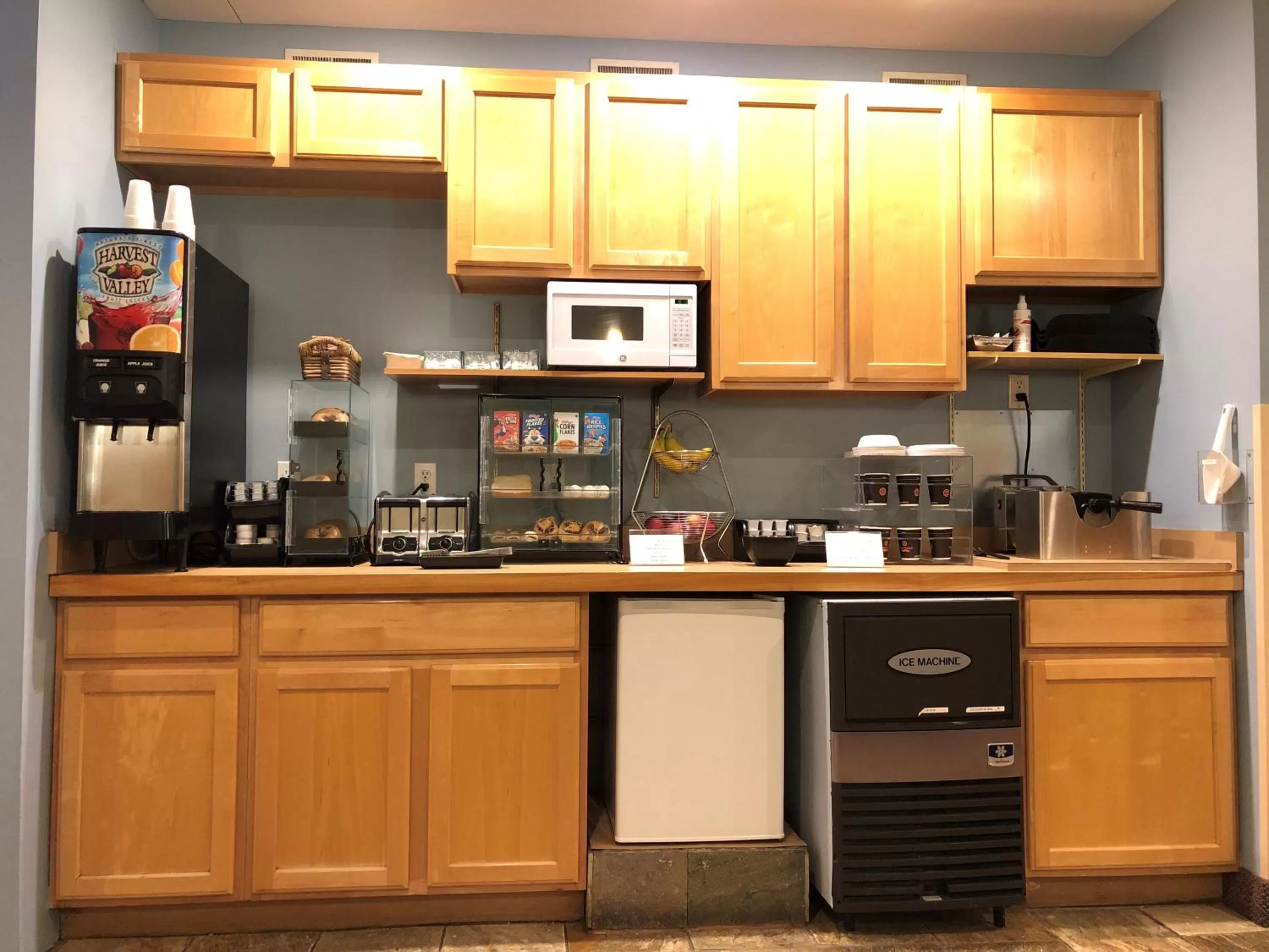 Breakfast in Weathervane Inn