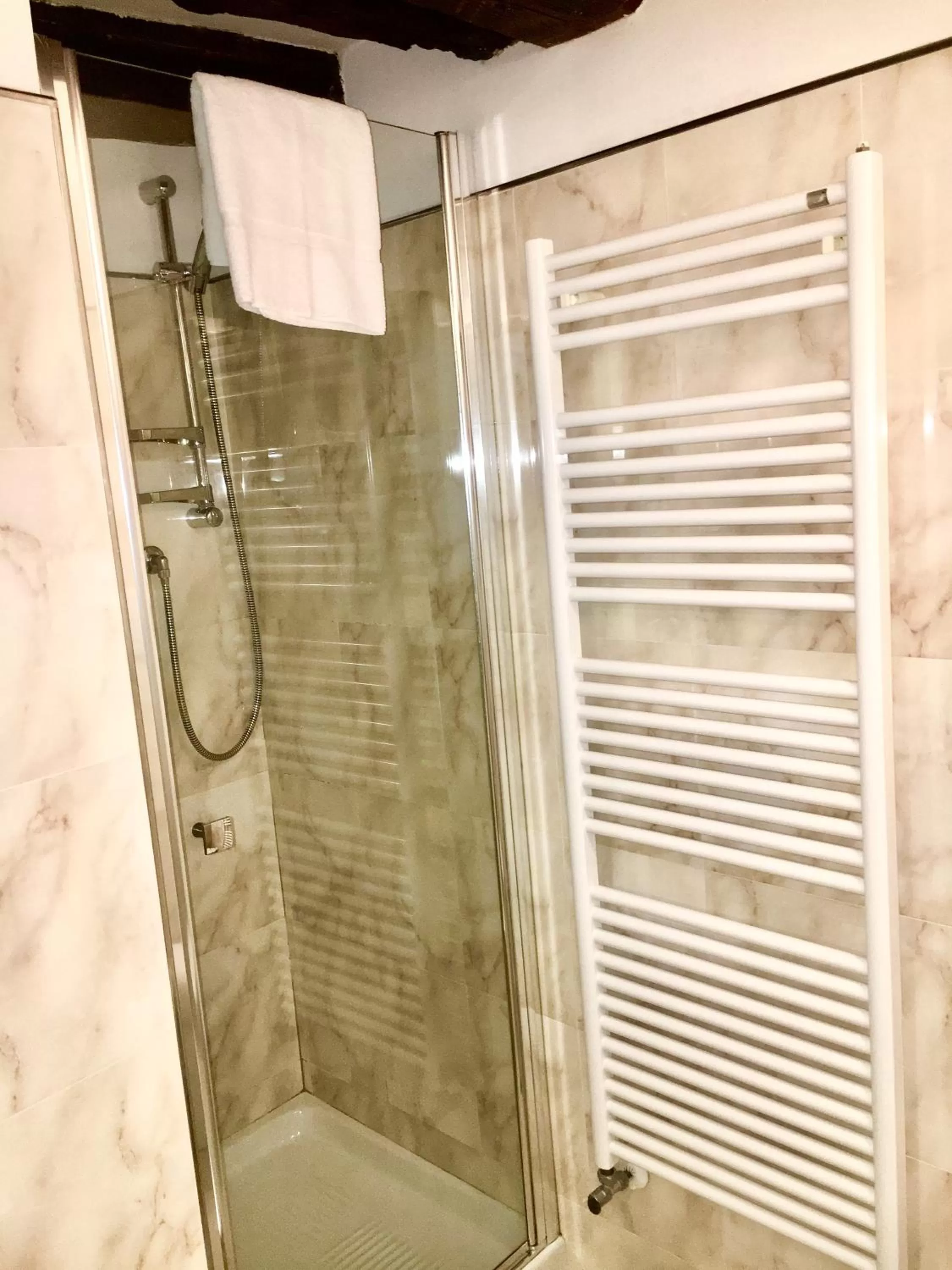Shower in B&B Fortuny