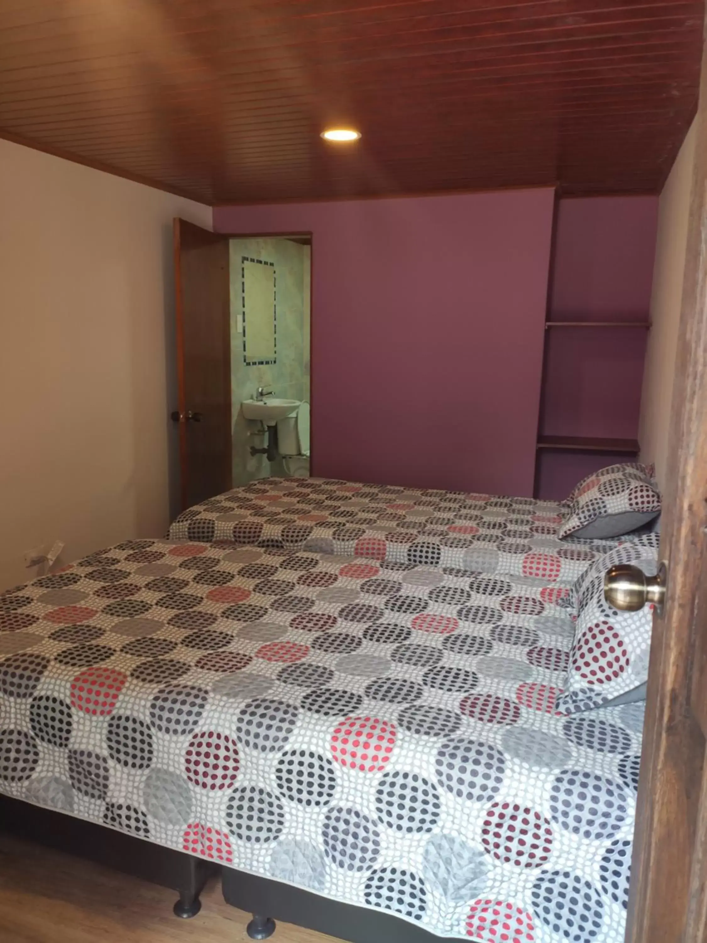 Twin Room - single occupancy in acogedor Hostal usaquen la parada del tren Twin Room - single occupancy in acogedor Hostal usaquen la parada del tren