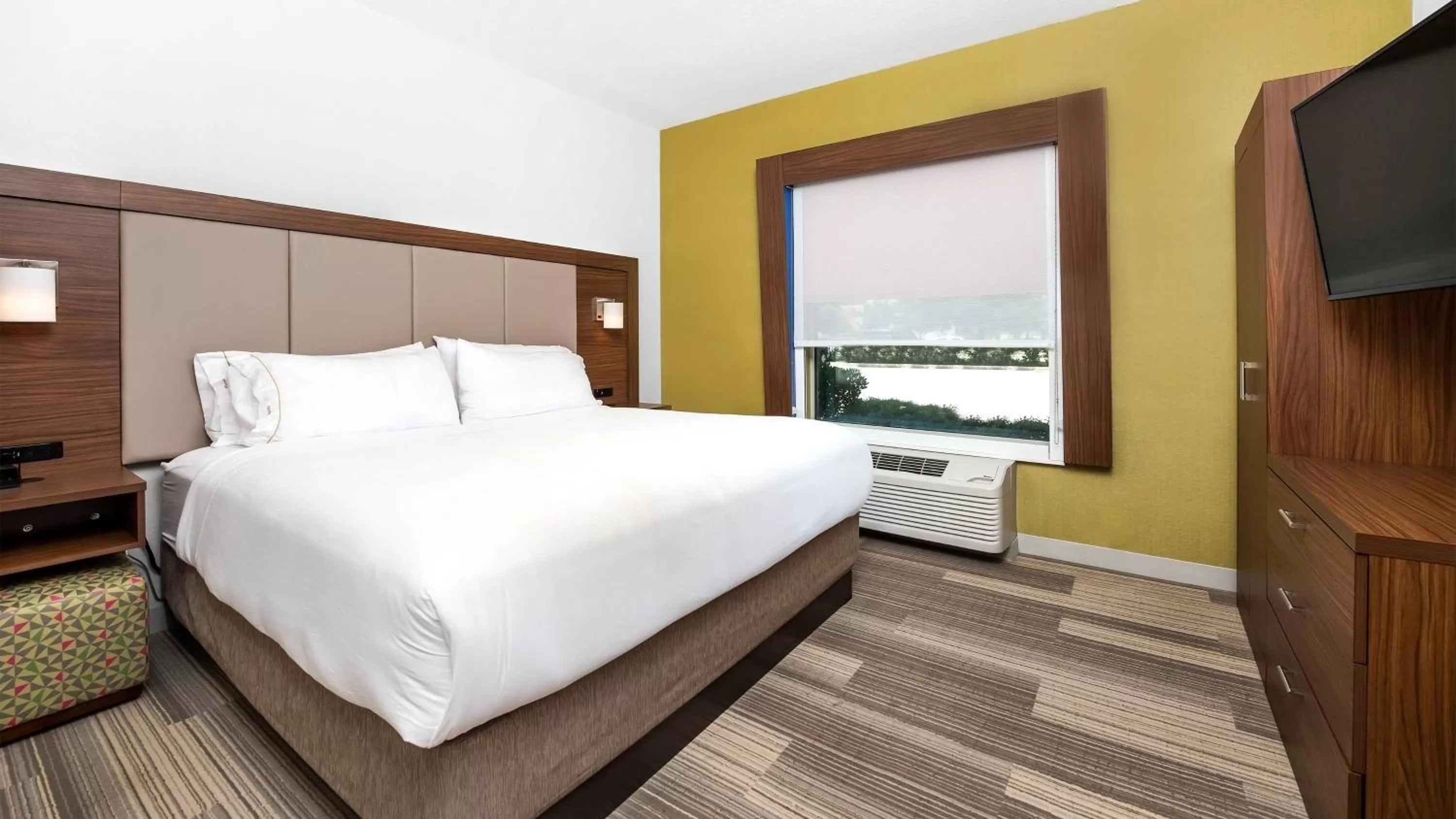 Bedroom, Bed in Holiday Inn Express Hotel and Suites Conroe by IHG