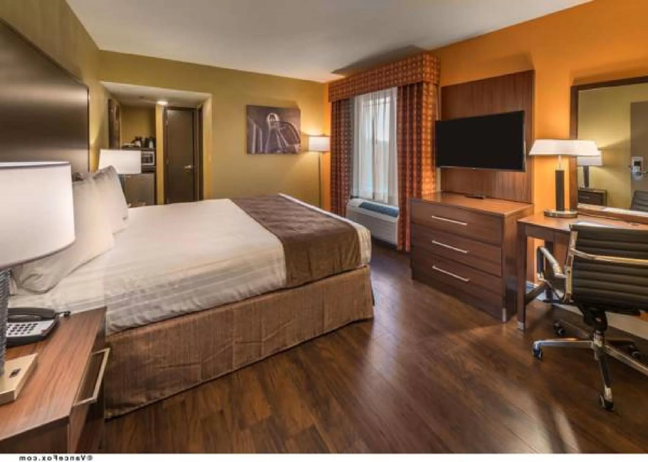 King Room with Roll-in Shower - Disability Access/Non-Smoking in Best Western Hoover Dam Hotel - SE Henderson, Boulder City