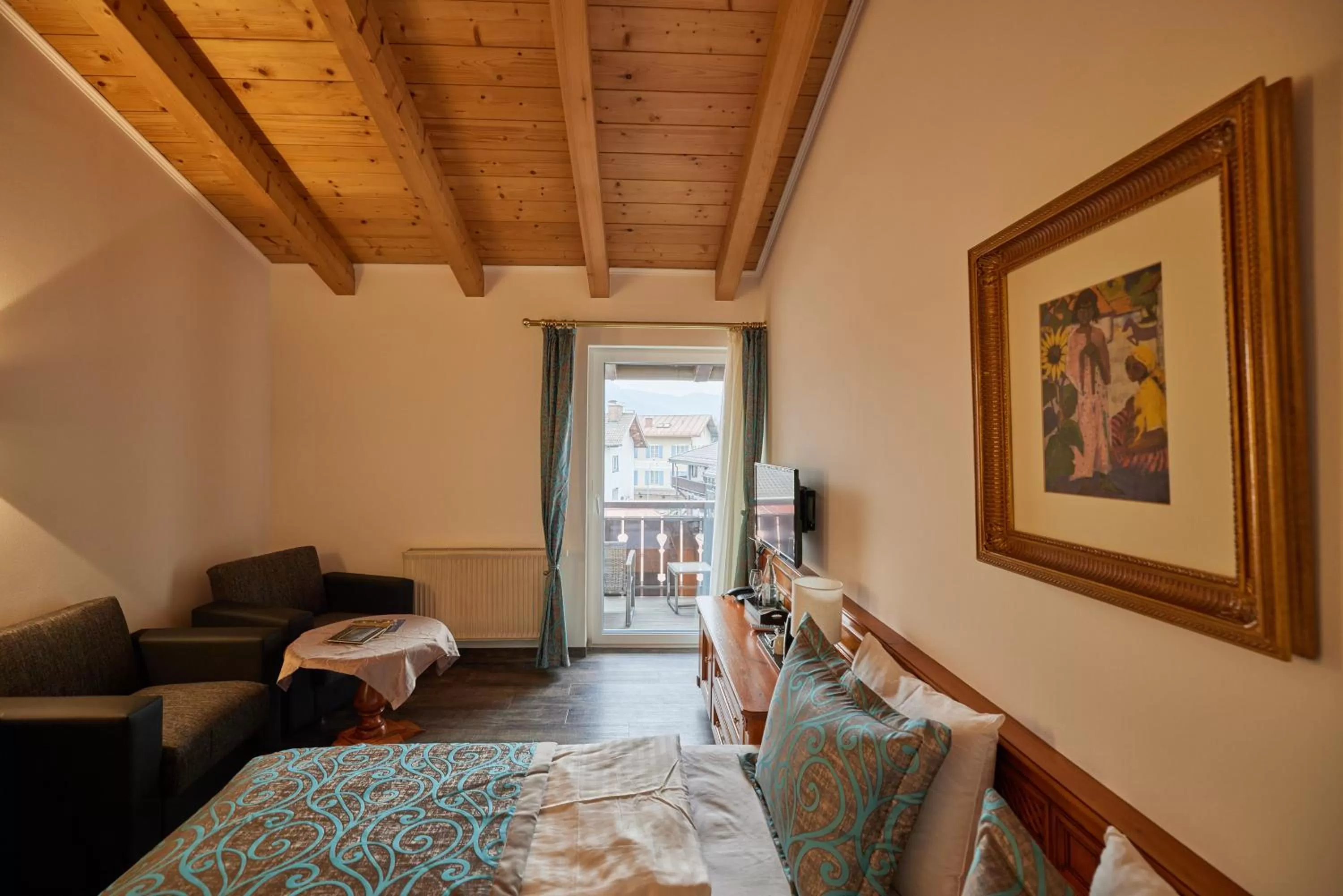 Photo of the whole room, Seating Area in Atlas Posthotel