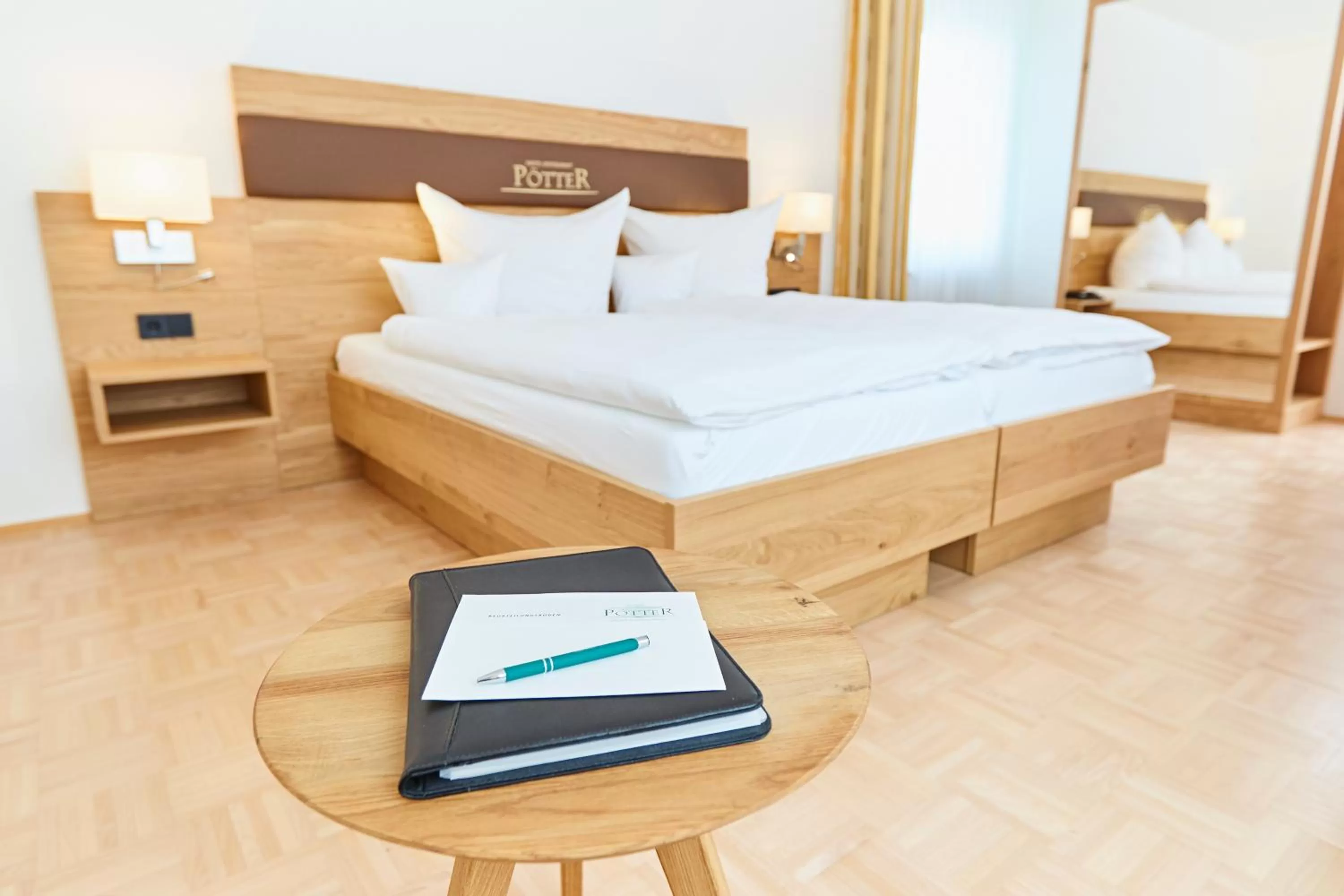 Photo of the whole room, Bed in Hotel & Restaurant Pötter