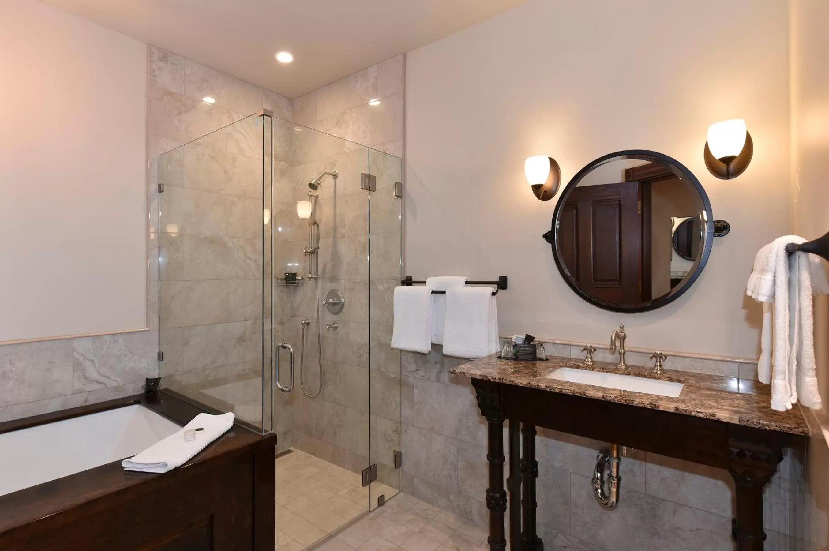 King Room with Spa Bath in Blackbird Inn King Room with Spa Bath in Blackbird Inn