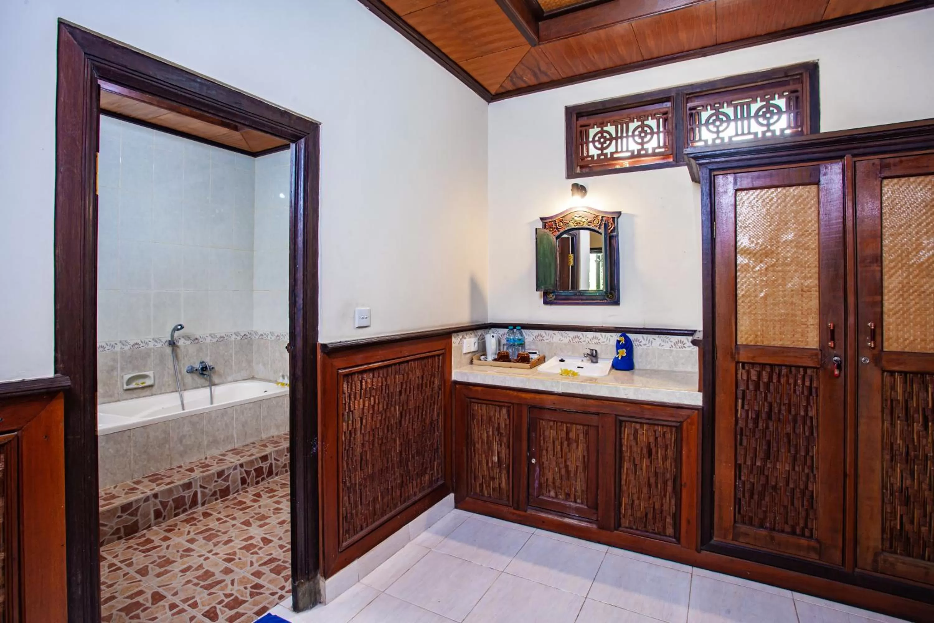 Bathroom in Nick's Pension