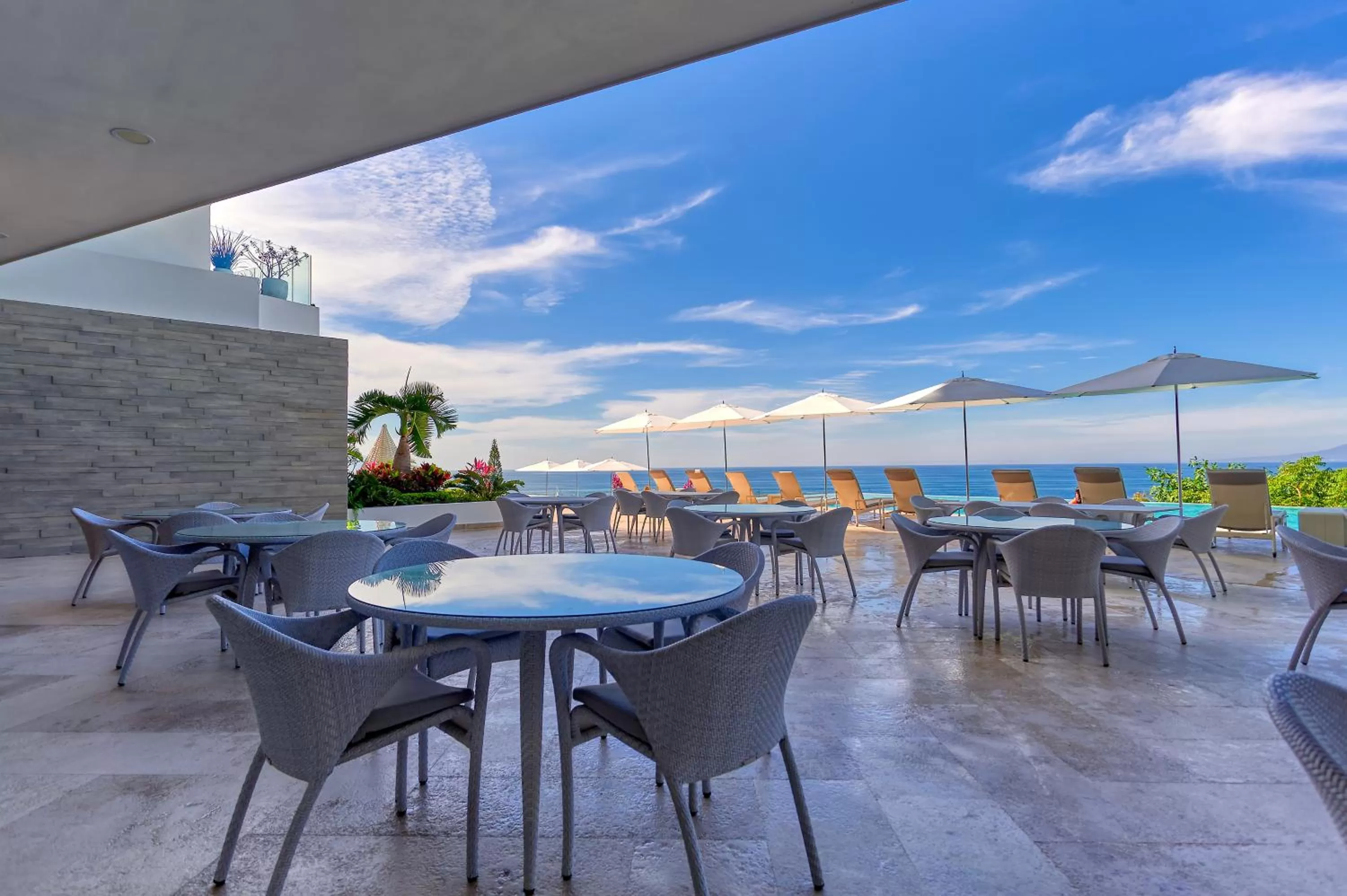 Restaurant/places to eat in Maxwell Residences at Indah