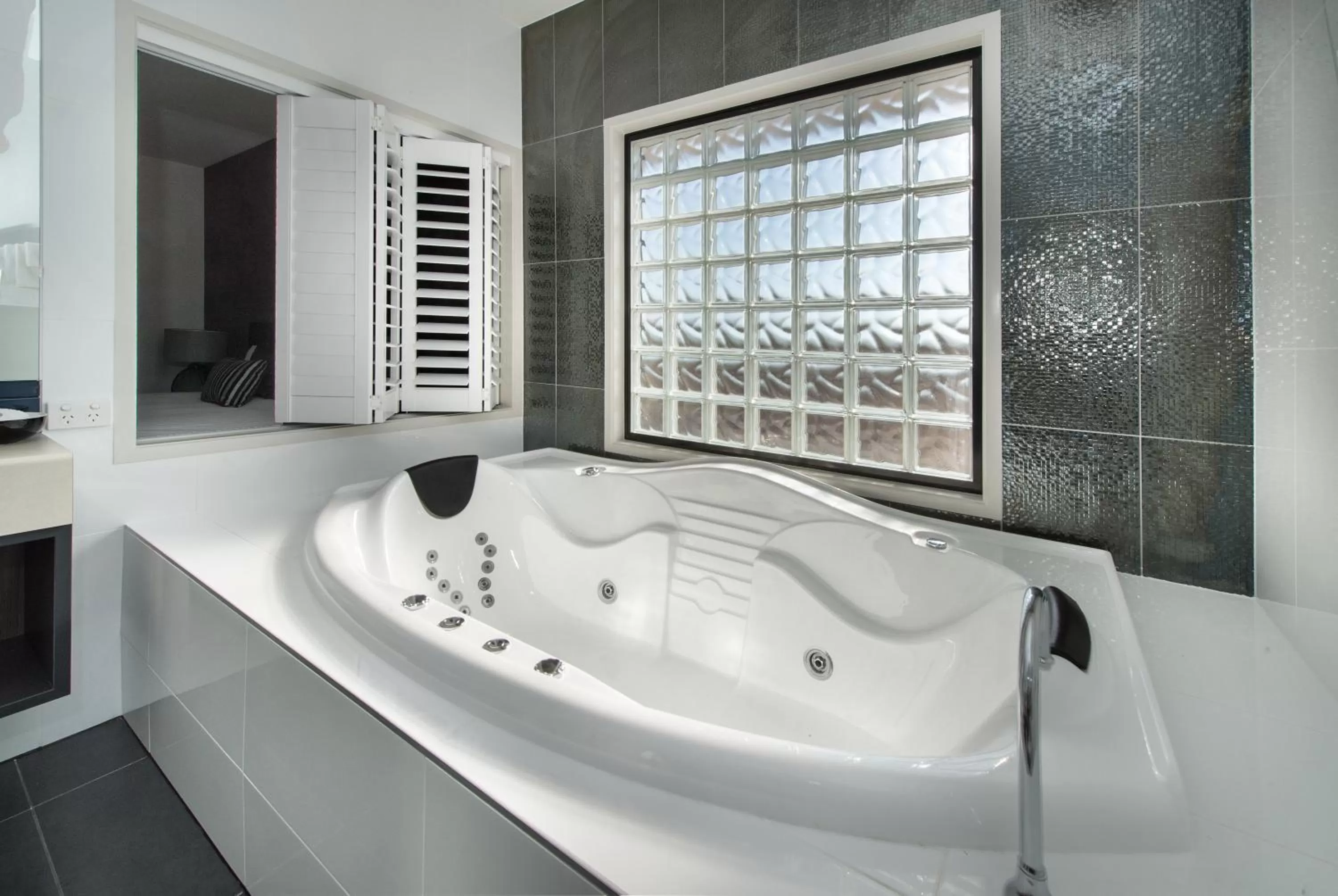 King Room with Spa Bath in Quality Resort Parkhurst