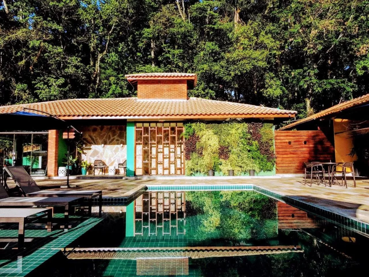 Swimming pool in Pousada Santa Thereza