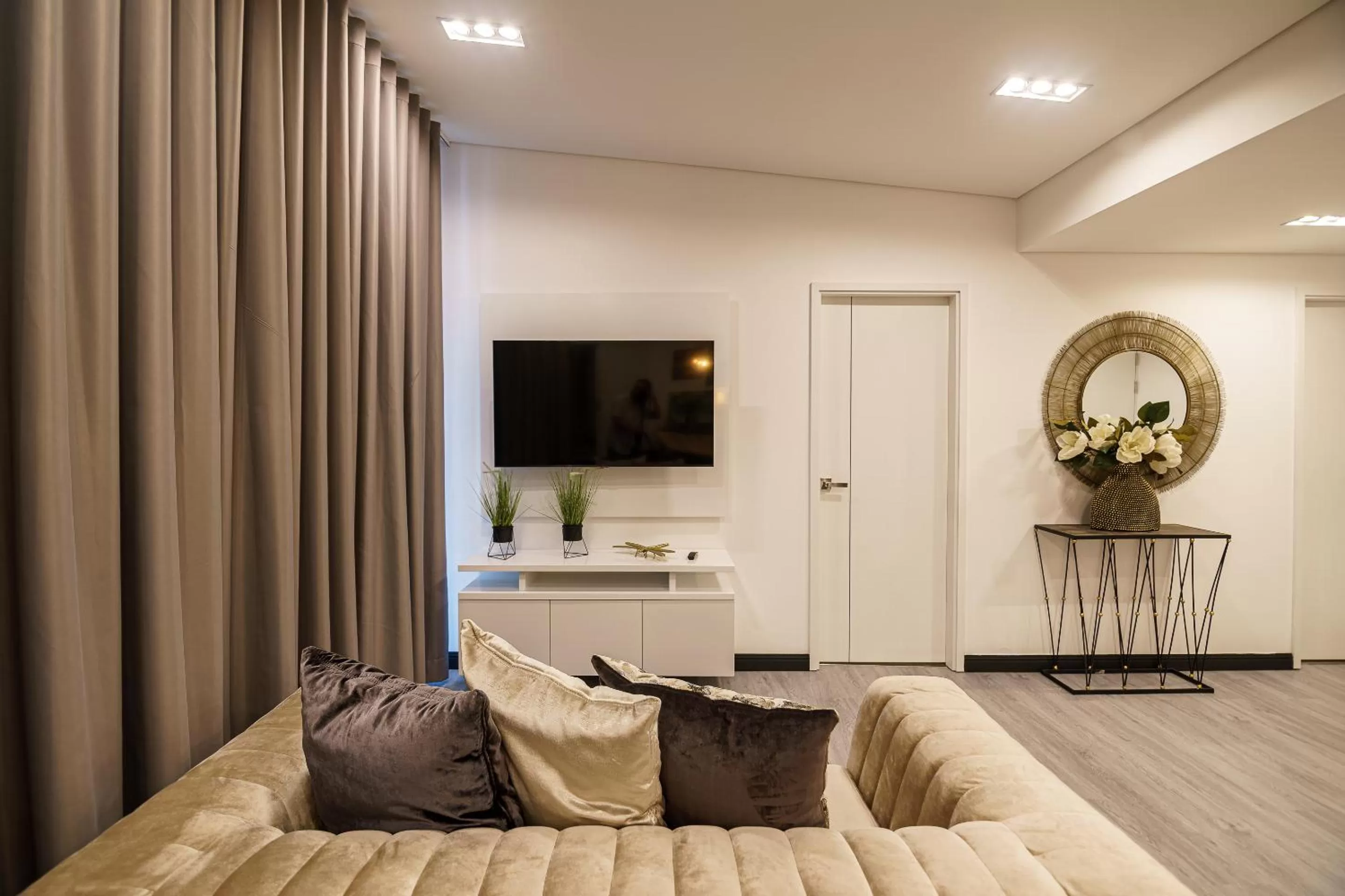 TV and multimedia in First Class Hotel