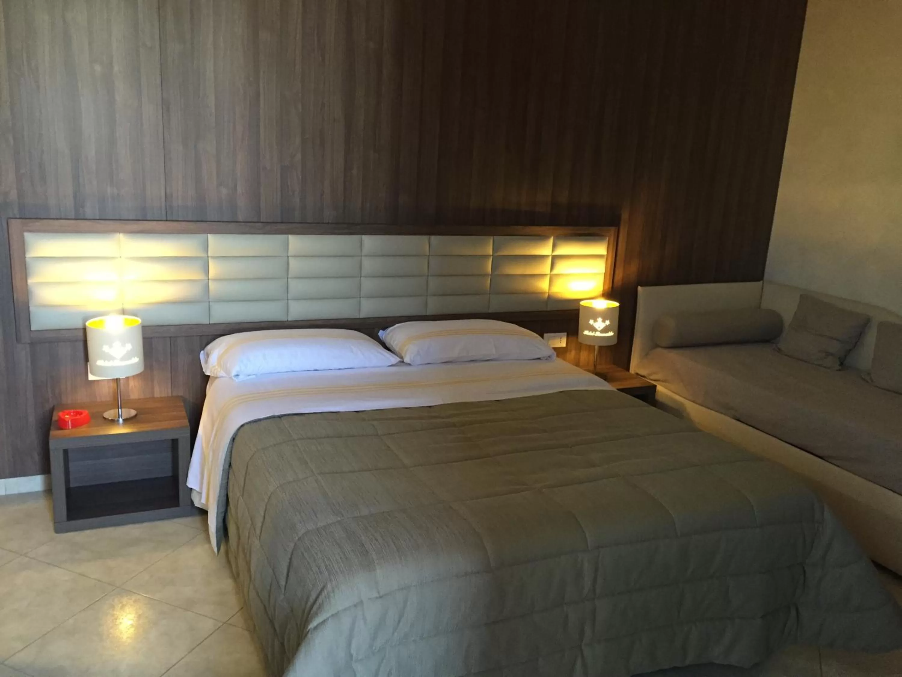 Bedroom, Bed in Hotel Smeraldo