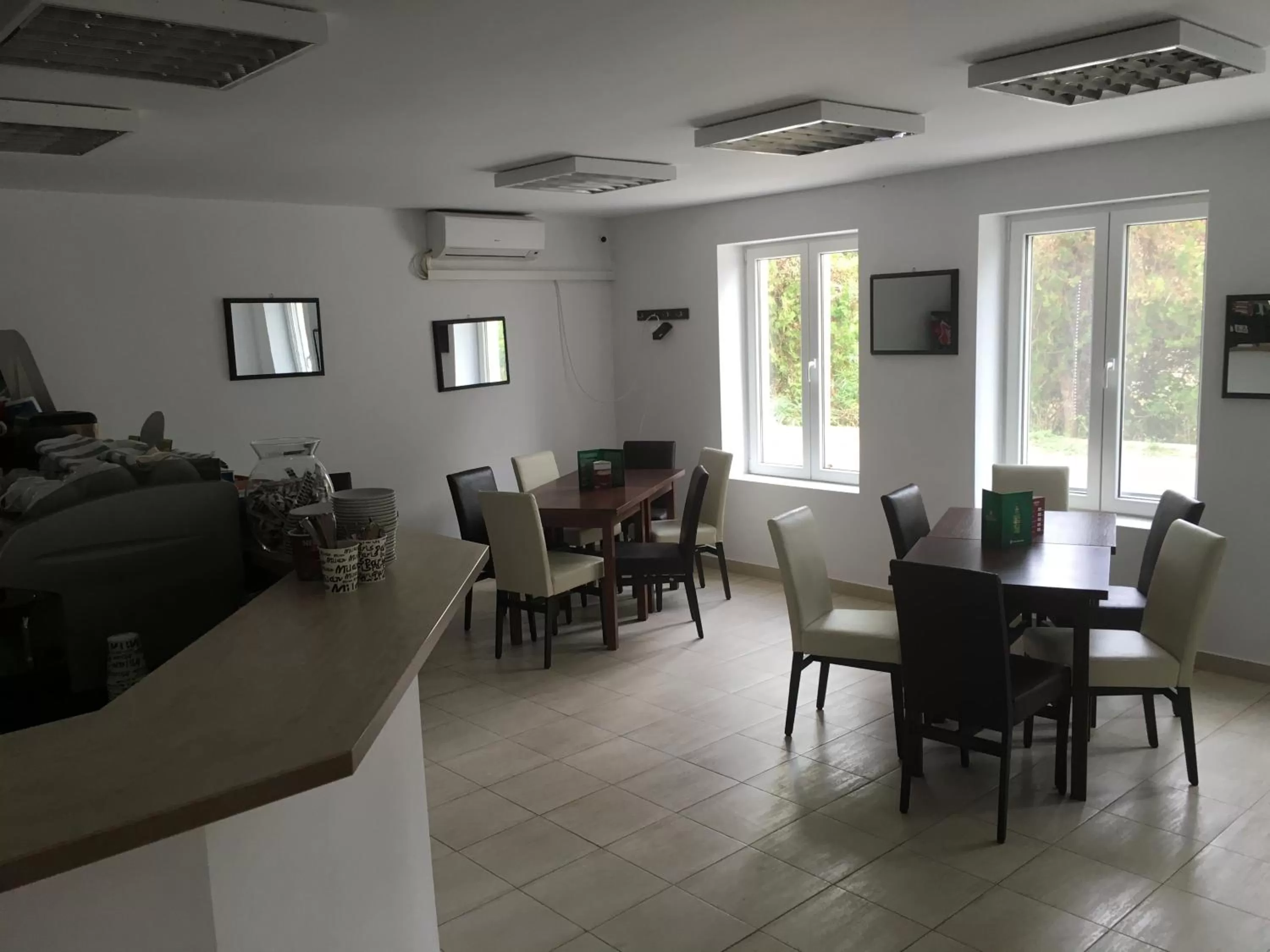 Restaurant/places to eat in By The River Hotel