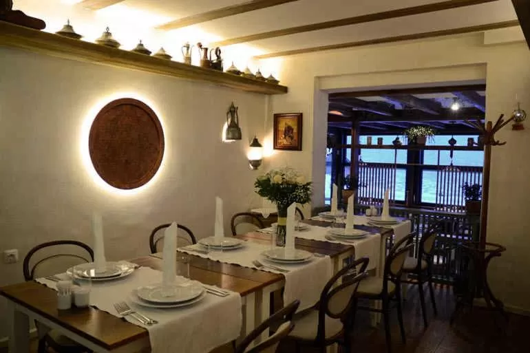 Restaurant/places to eat in Rooms Kibe Mahala