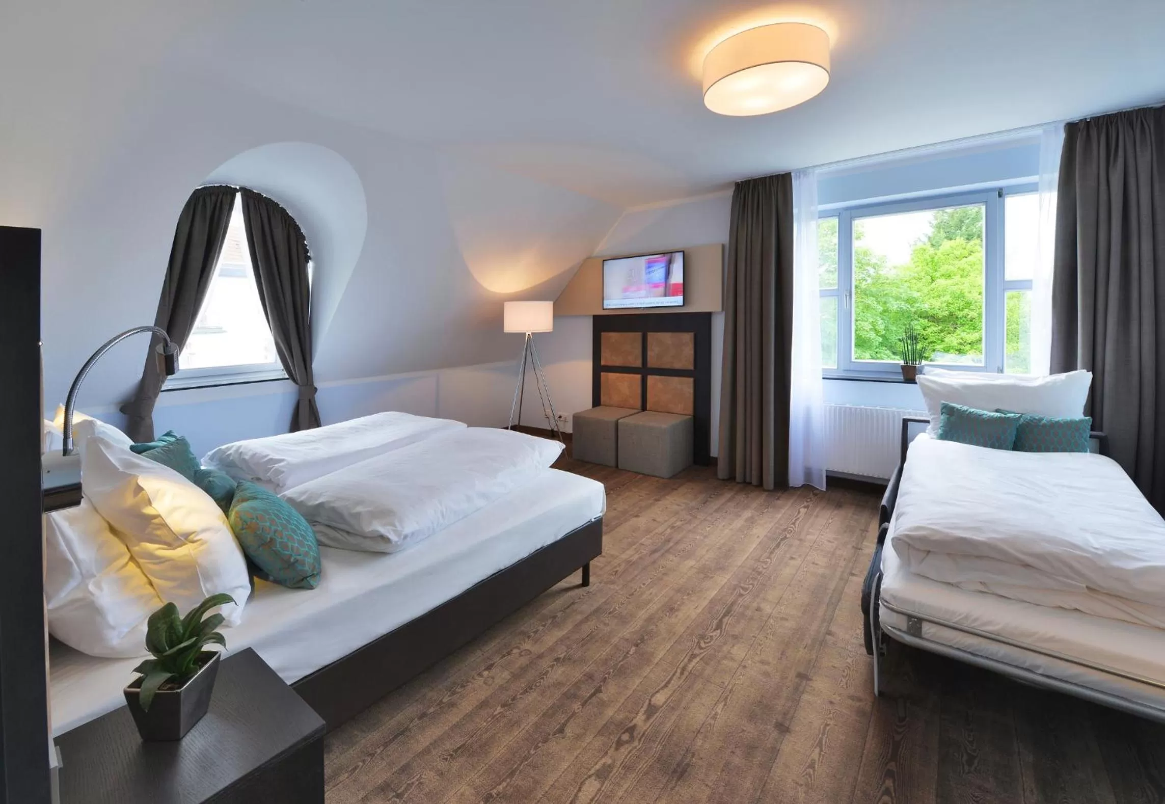 Photo of the whole room, Bed in UHU Gästehaus Superior