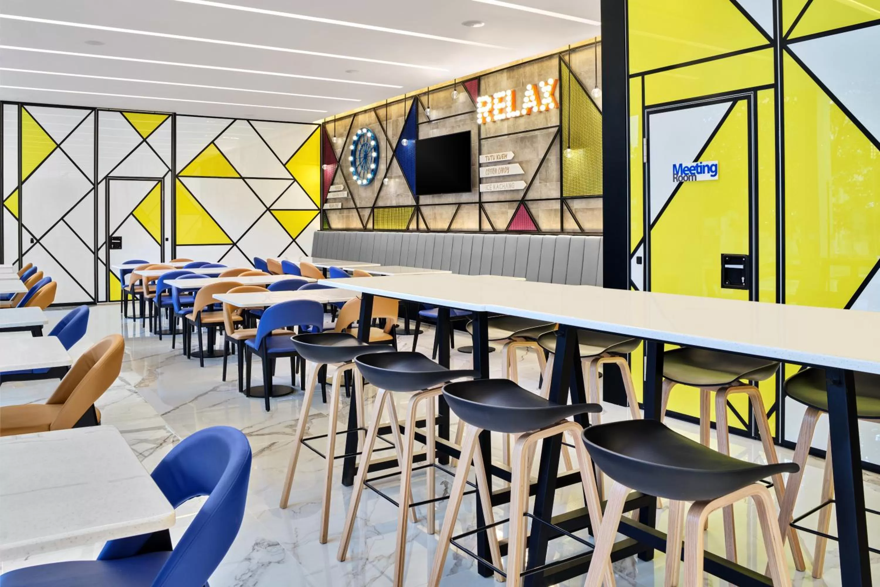 Restaurant/places to eat in Holiday Inn Express Singapore Serangoon by IHG