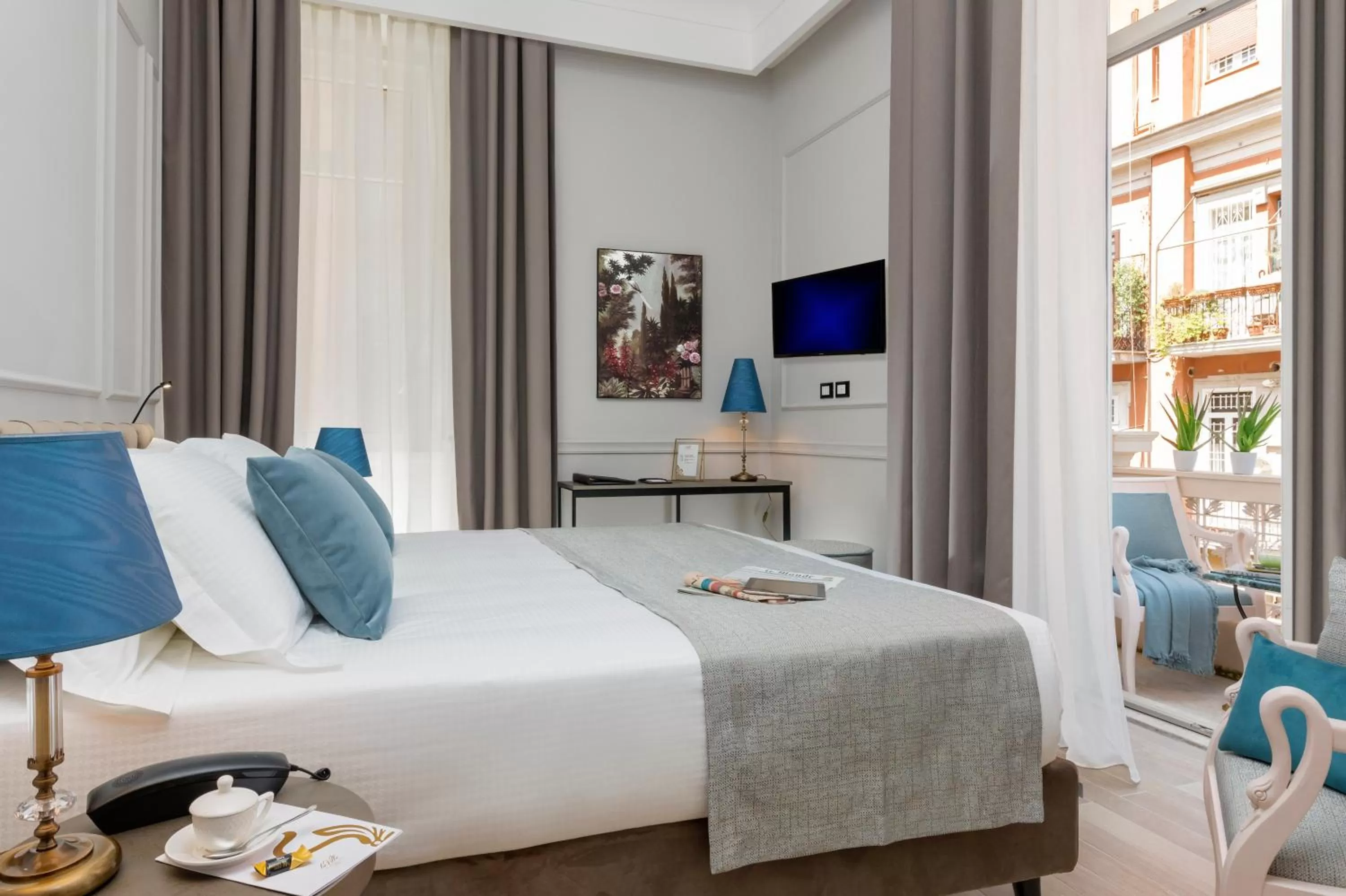 Bed in Hotel La Ville Rome