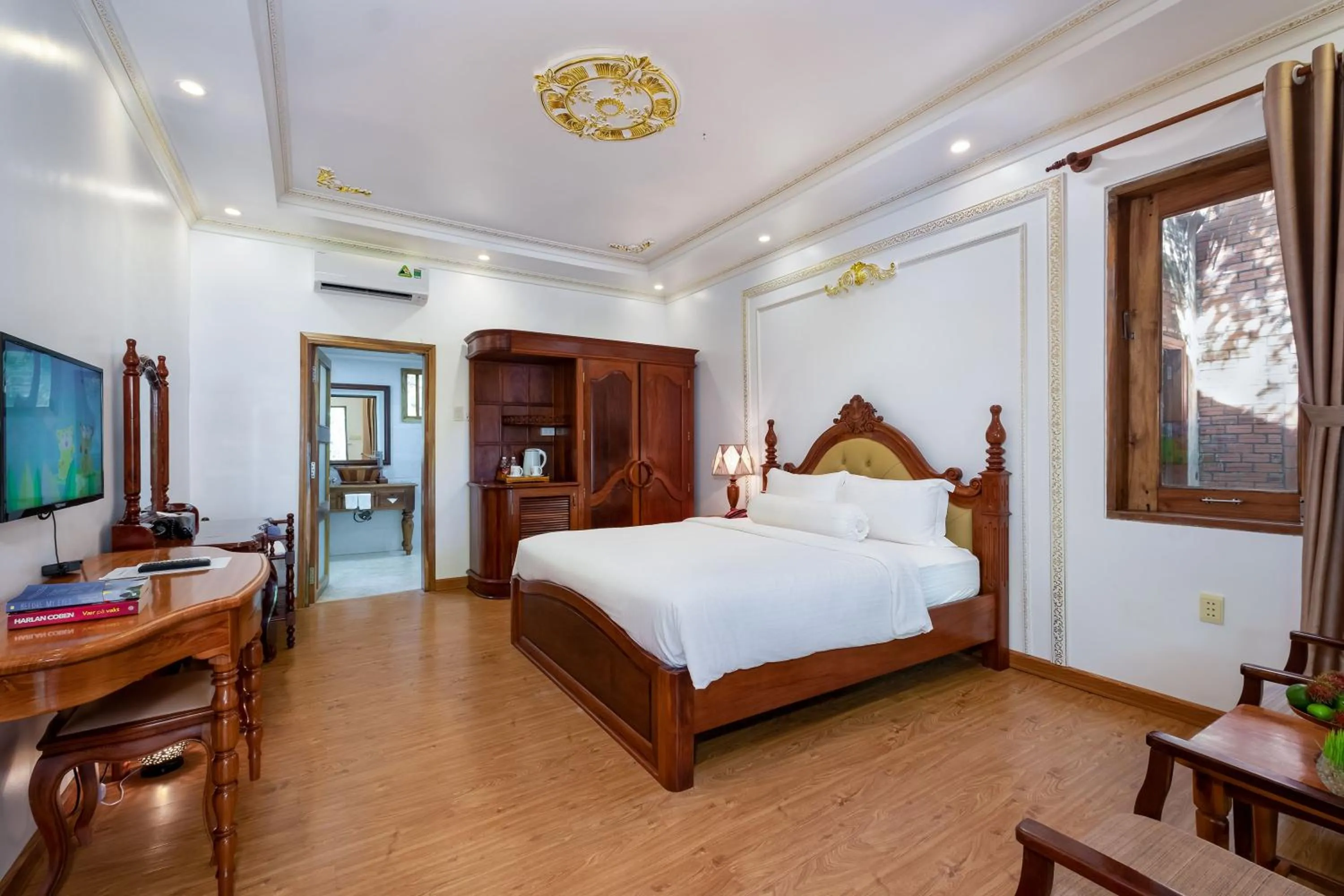 Photo of the whole room, Bed in Coco Palm Beach Resort